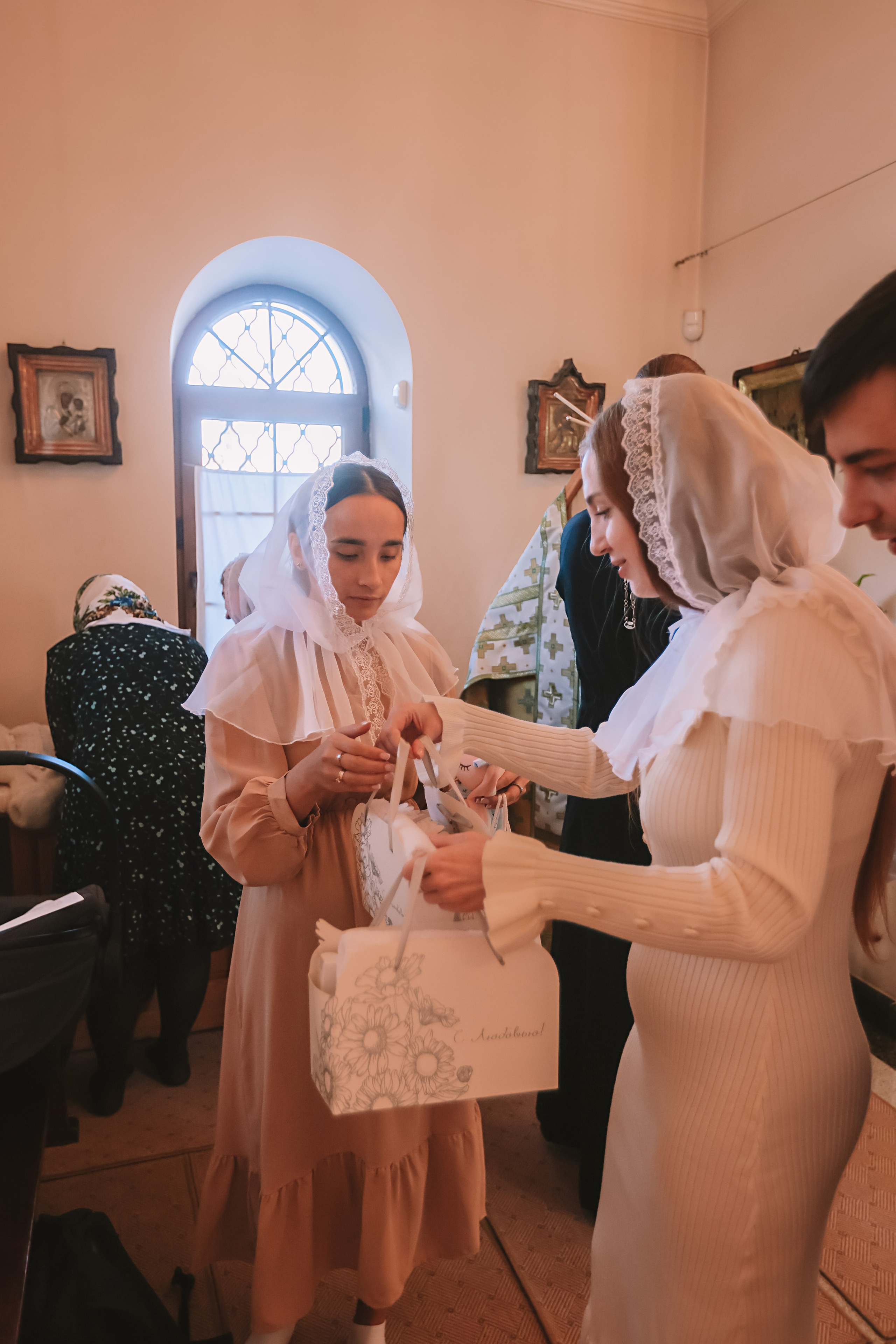 Крещение круглая церковь. Семейный фотограф Тюмень, фотограф на роды Салмина Мария