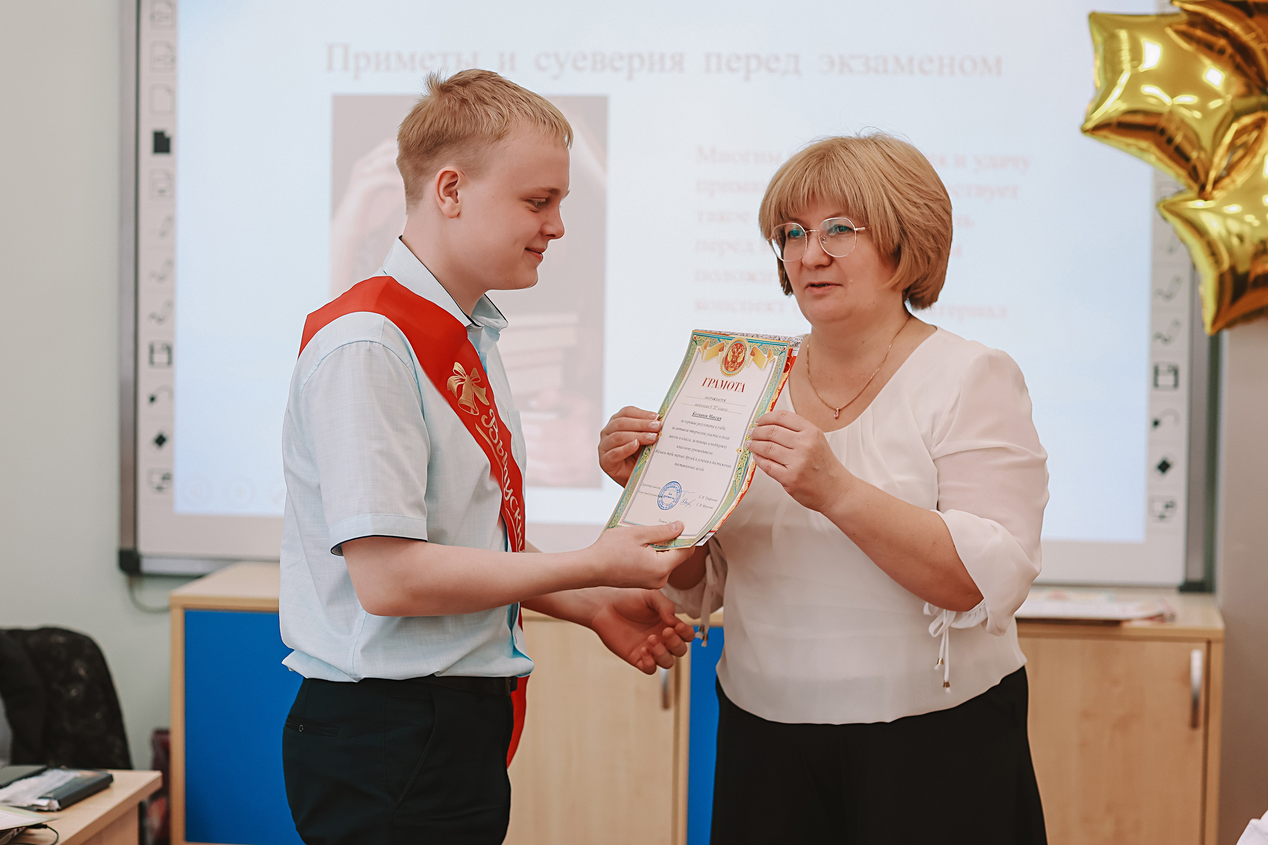 Последний звонок. Семейный фотограф Тюмень, фотограф на роды Салмина Мария