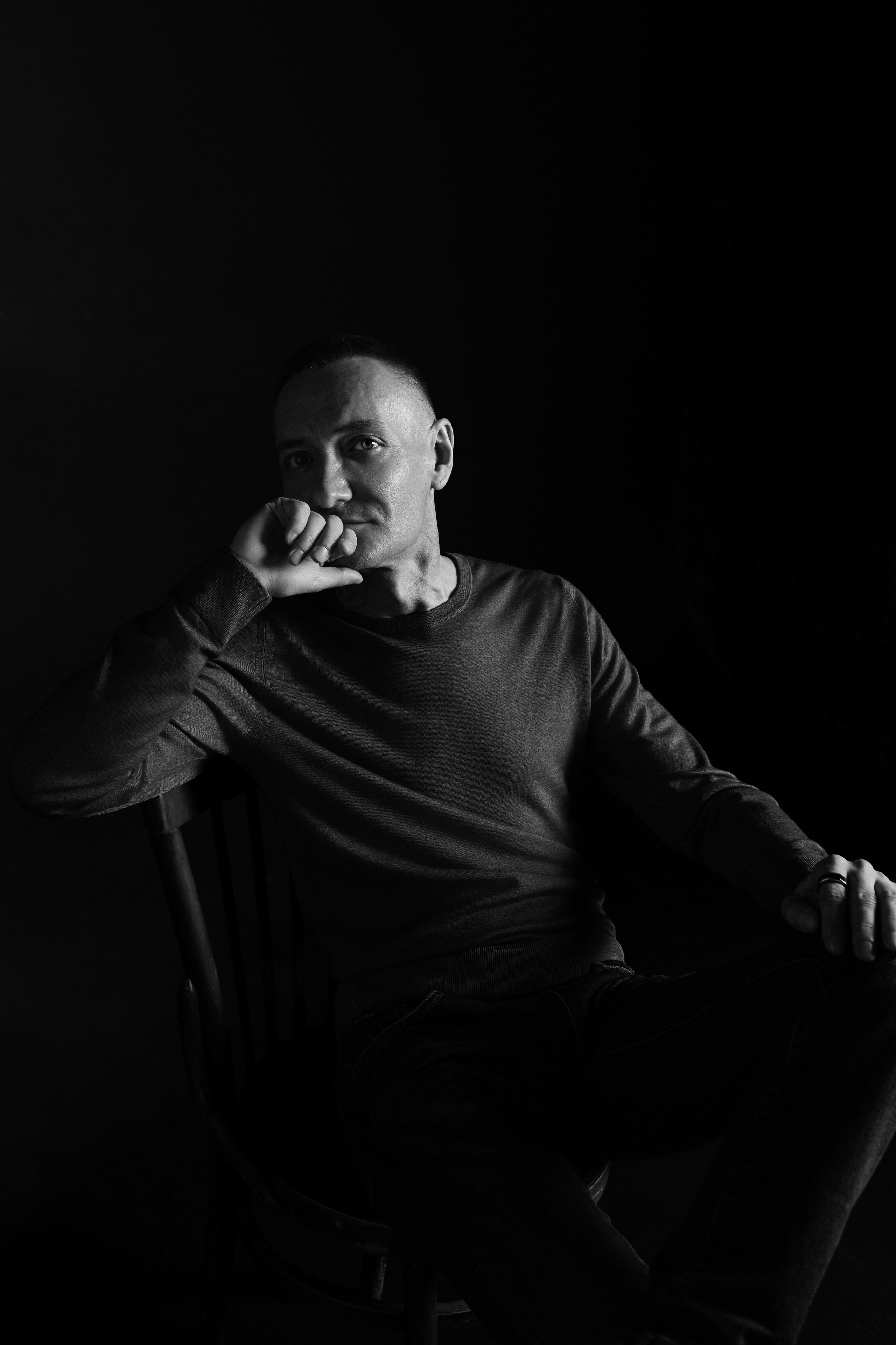 Андрей, чб съёмка в студии. Фотограф Наталия Федосова, г. Москва. TG и Instagram @nataliya_raw