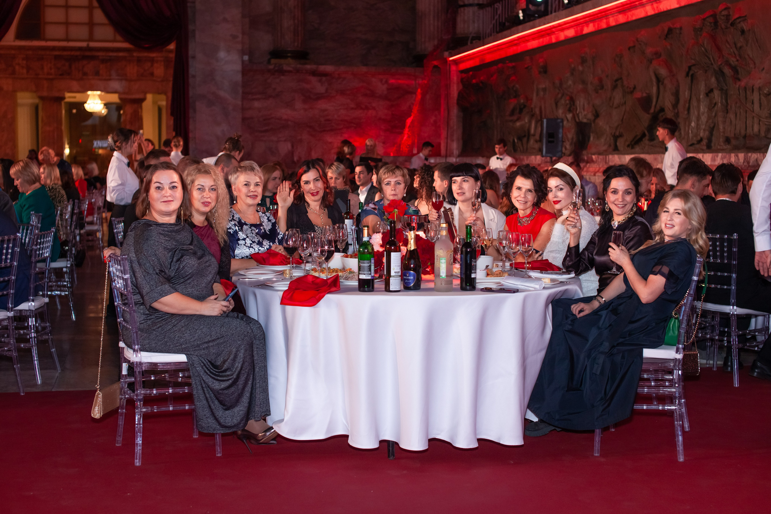 Капитал Life — Клуб Лучших в СПб. Двойняшки-фотографы Анна и Анастасия в Санкт-Петербурге