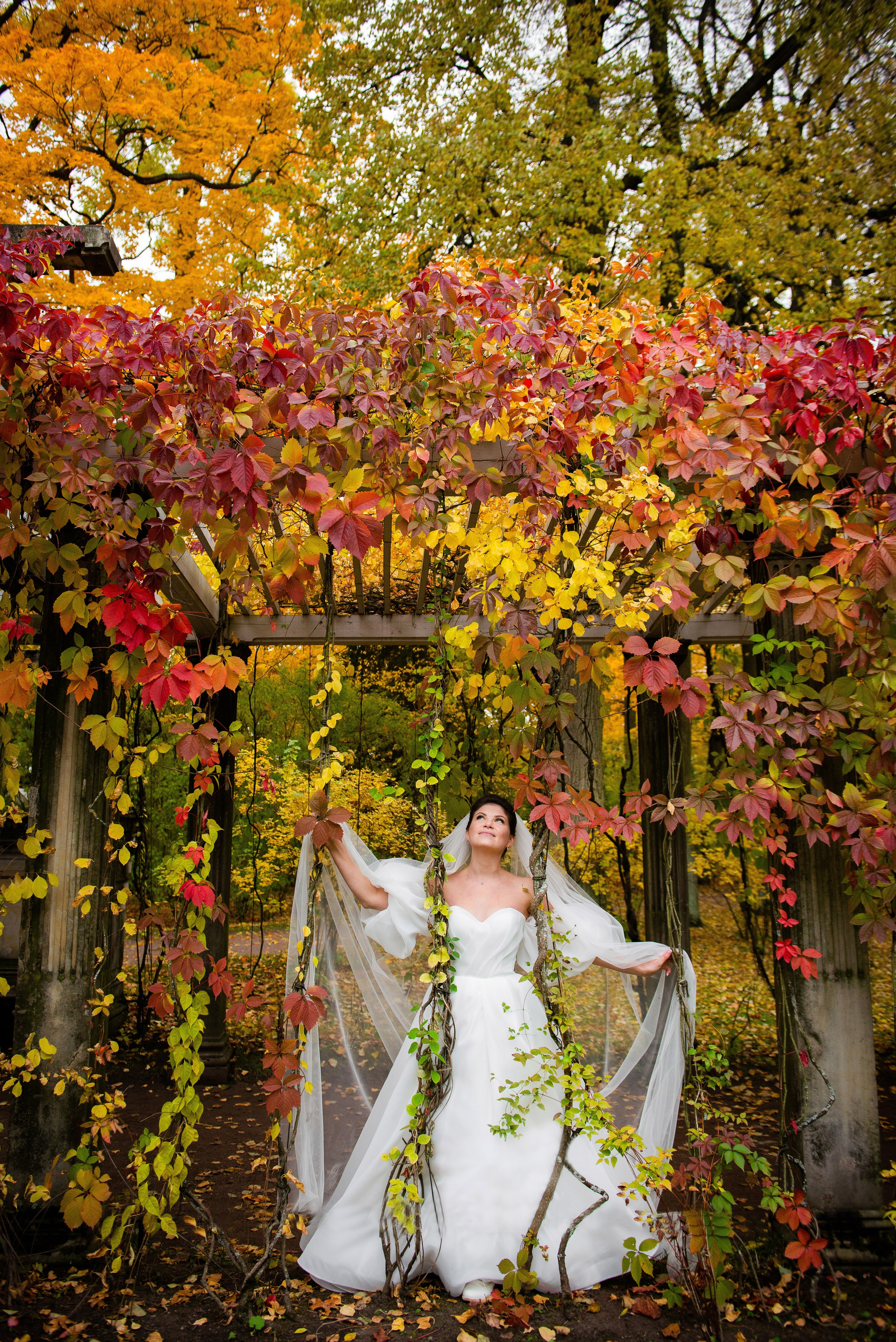 Для осенней свадебной фотосессии Пушкин идеальное место