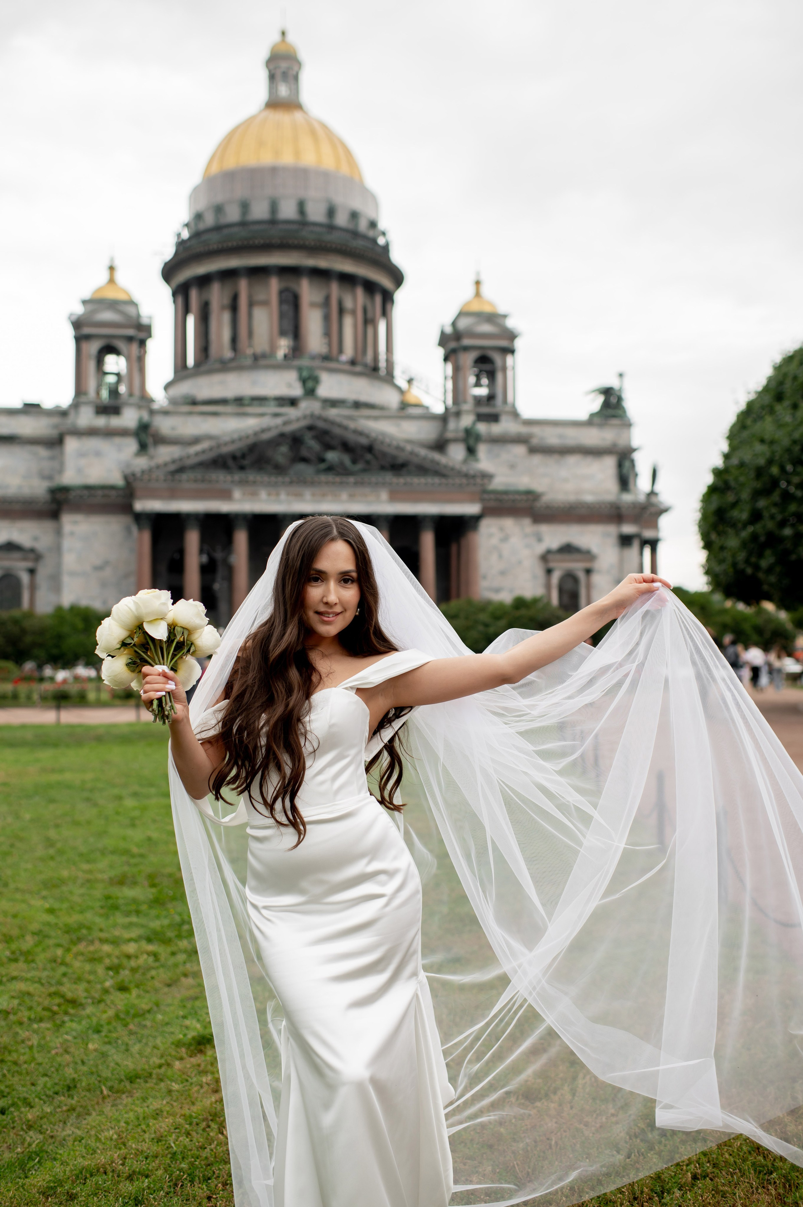 Классическая свадебная фотосессия Аины и Антона по самым красивым местам для свадебной прогулки в Санкт-Петербурге. Портретный, семейный и свадебный фотограф в Санкт-Петербурге и в Пушкине Ширяев Денис
