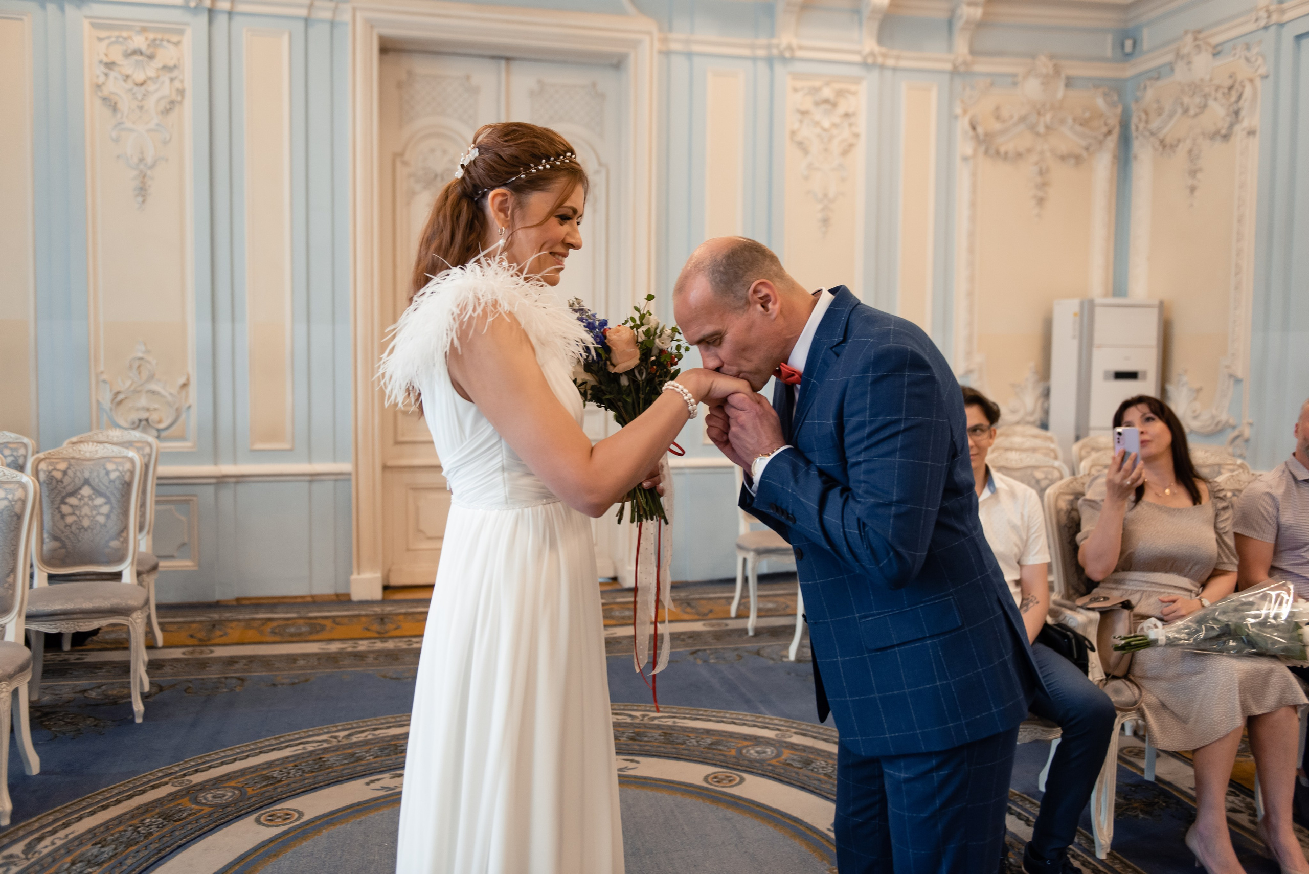 Свадебный день в Петербурге. Анастасия Петрович фотограф, фотокорреспондент в Москве и Санкт-Петербурге. Фотосъёмка репортажа, мероприятия, корпоративная съёмка, контент