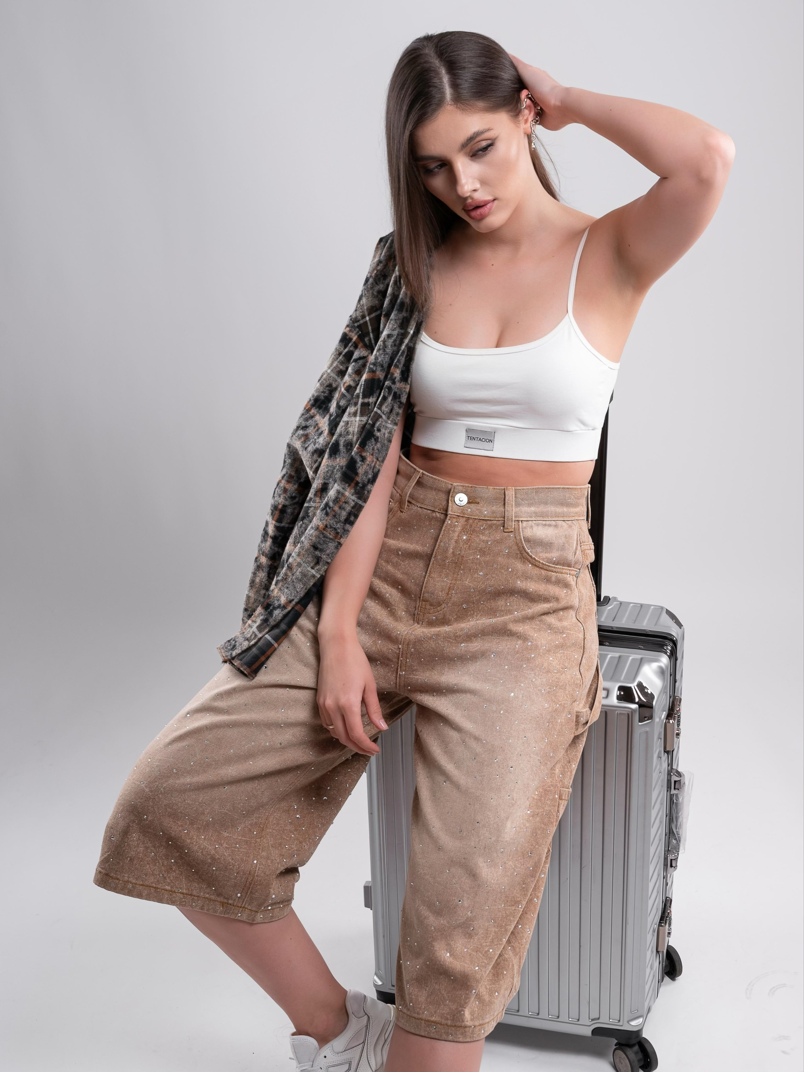 Джинсовые бриджи. Предметный фотограф, фото для маркетплейсов Пятигорск, КМВ