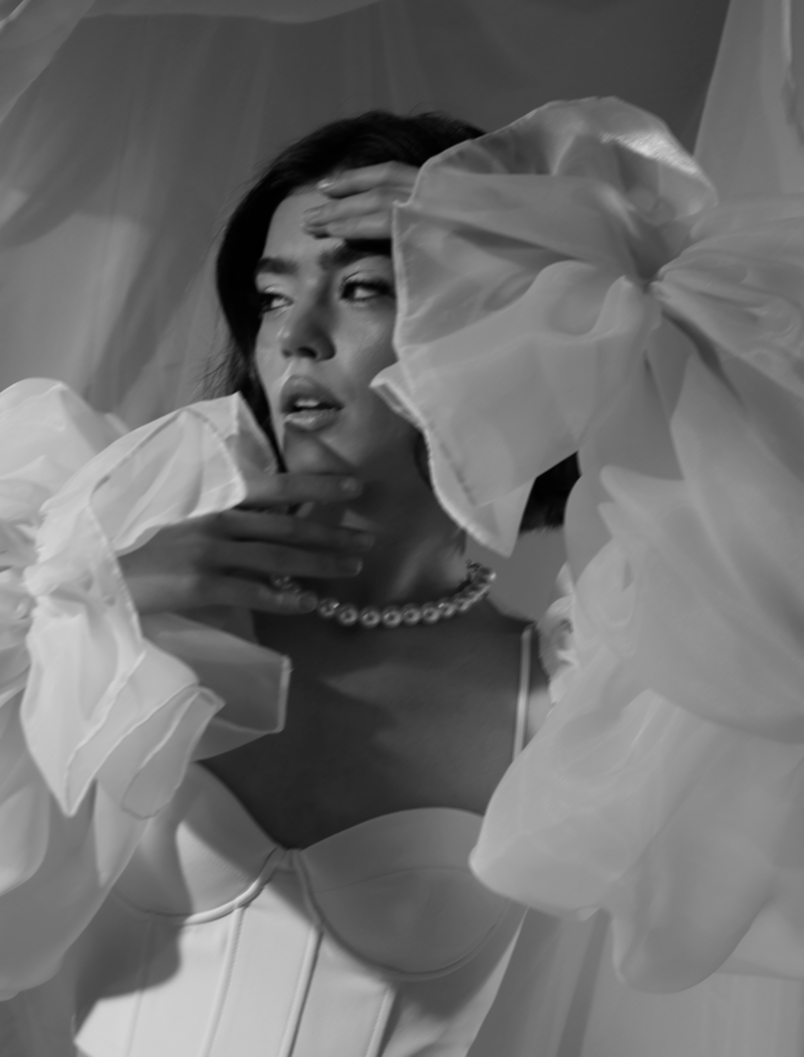 Фотосессии в студии. Я — фотограф, который помогает запечатлеть самые важные моменты вашей жизни!