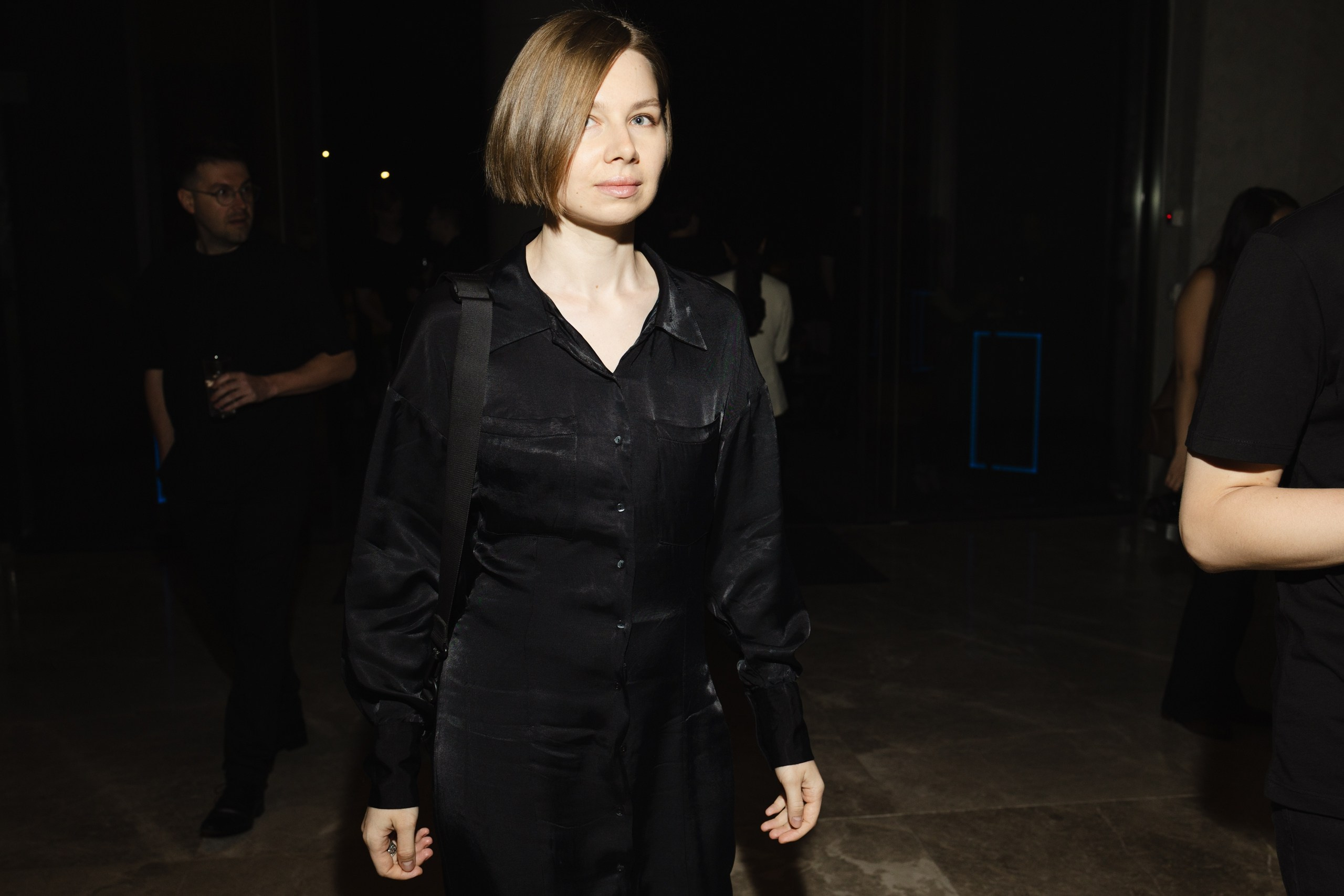 Здравствуйте! Я свадебный фотограф из Ульяновска, работаю в том числе по всей России и с выездом за границу. Снимаю свадьбы, lovestory, корпоративы, светский репортаж. Провожу обучение по фотографии, мастер-классы и воркшопы для других фотографов.