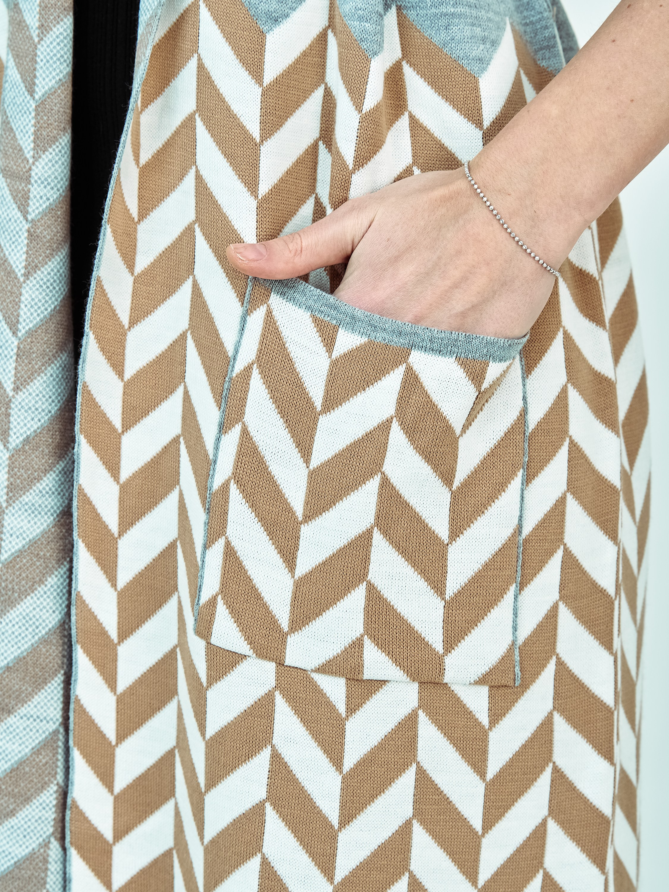 Модельная фотосъёмка кардиганов для Wildberries