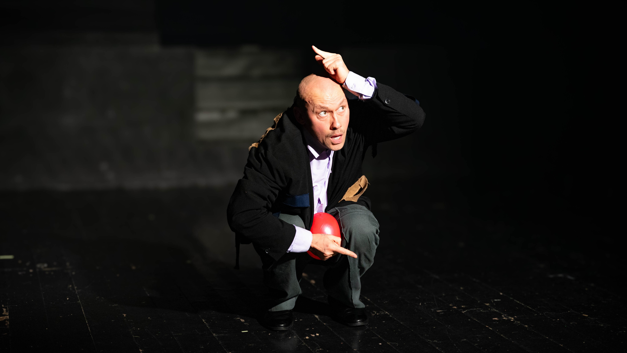 Спектакль  "Вне поля зрения". Театральный фотограф Михаил Макаричев-Энгельс