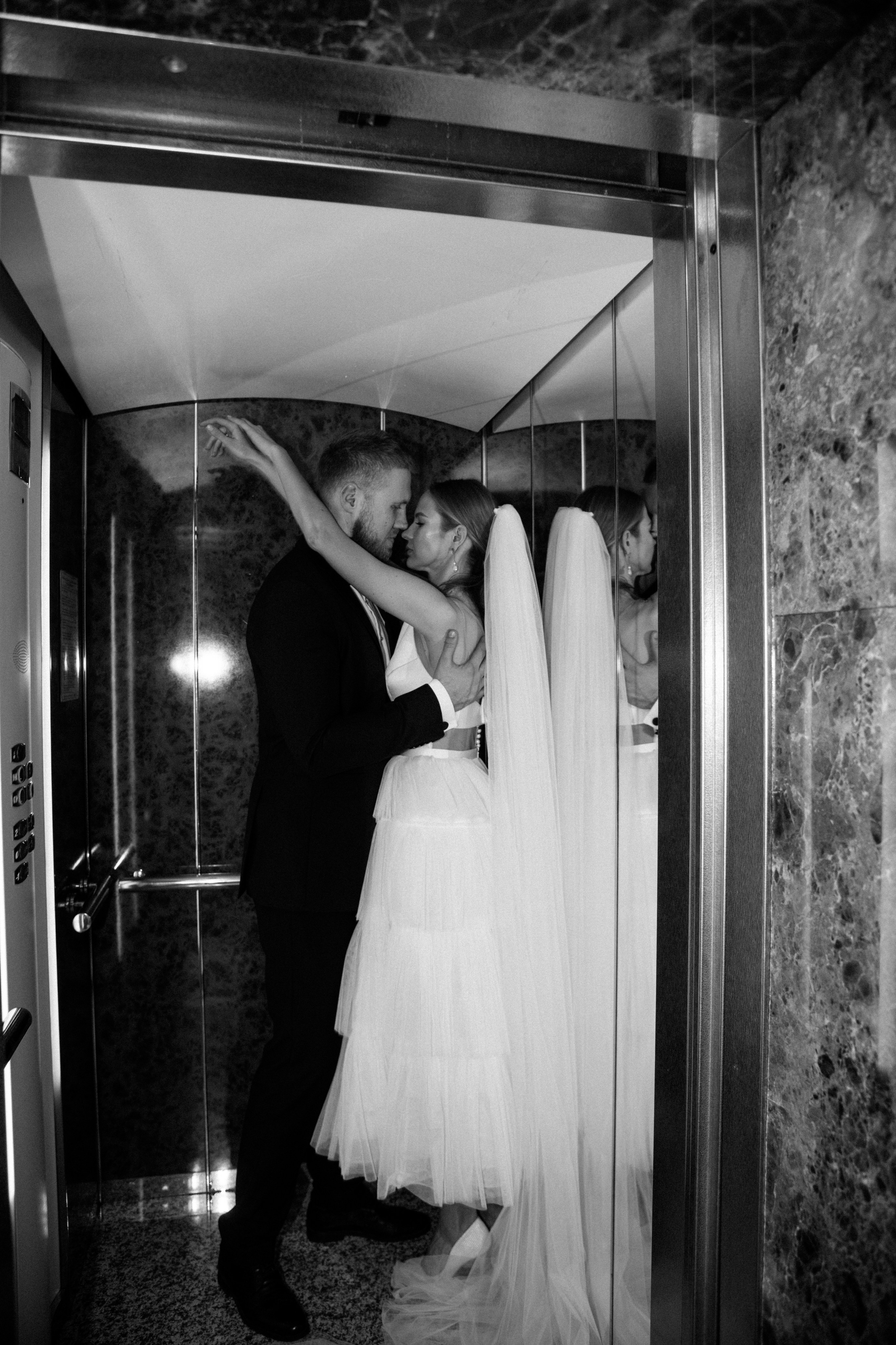 Свадебная фотосессия в отеле RIVIERA SUNRISE RESORT & SPA. Свадебный и семейный фотограф и видеограф, Крым, Москва, Санкт -Петербург