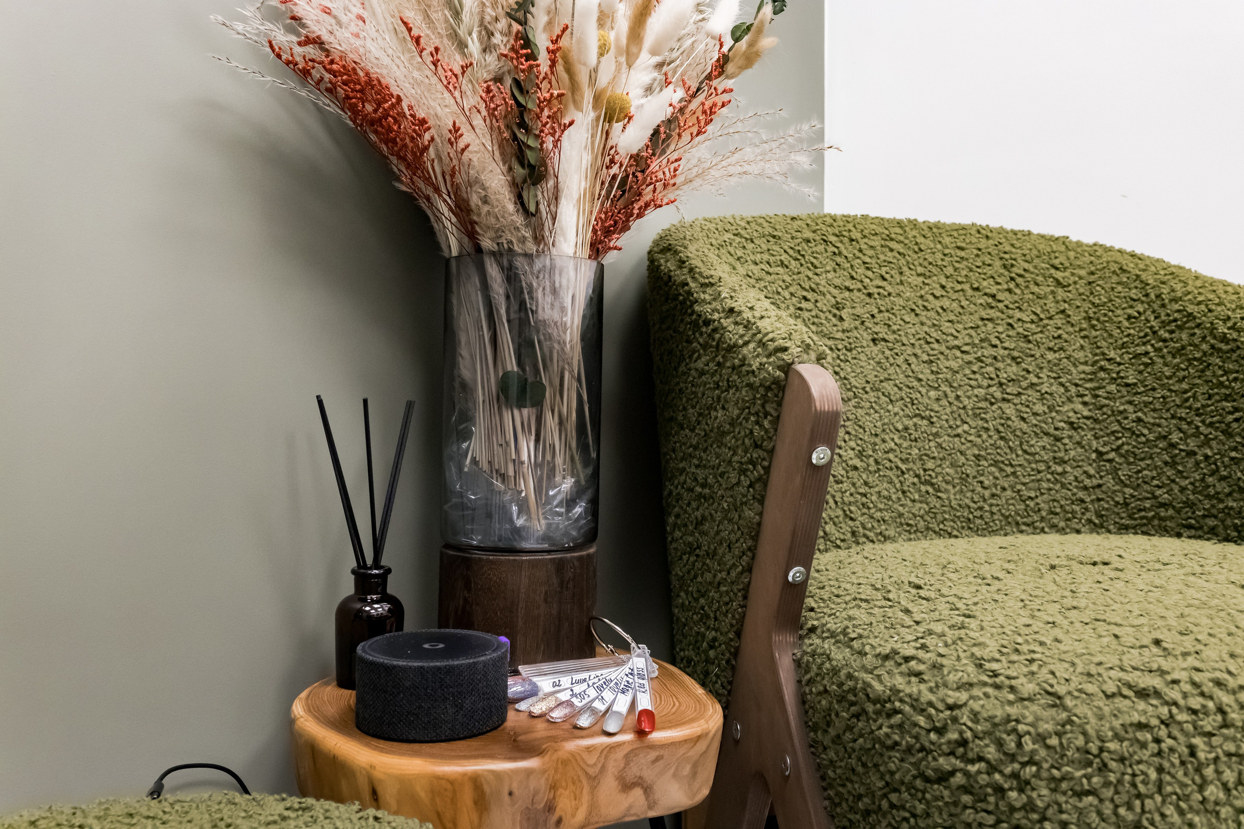 Студия красоты Sakhar Nail Studio. Интерьеры, Контент, Портреты | Фотограф в Москве Дани Терно