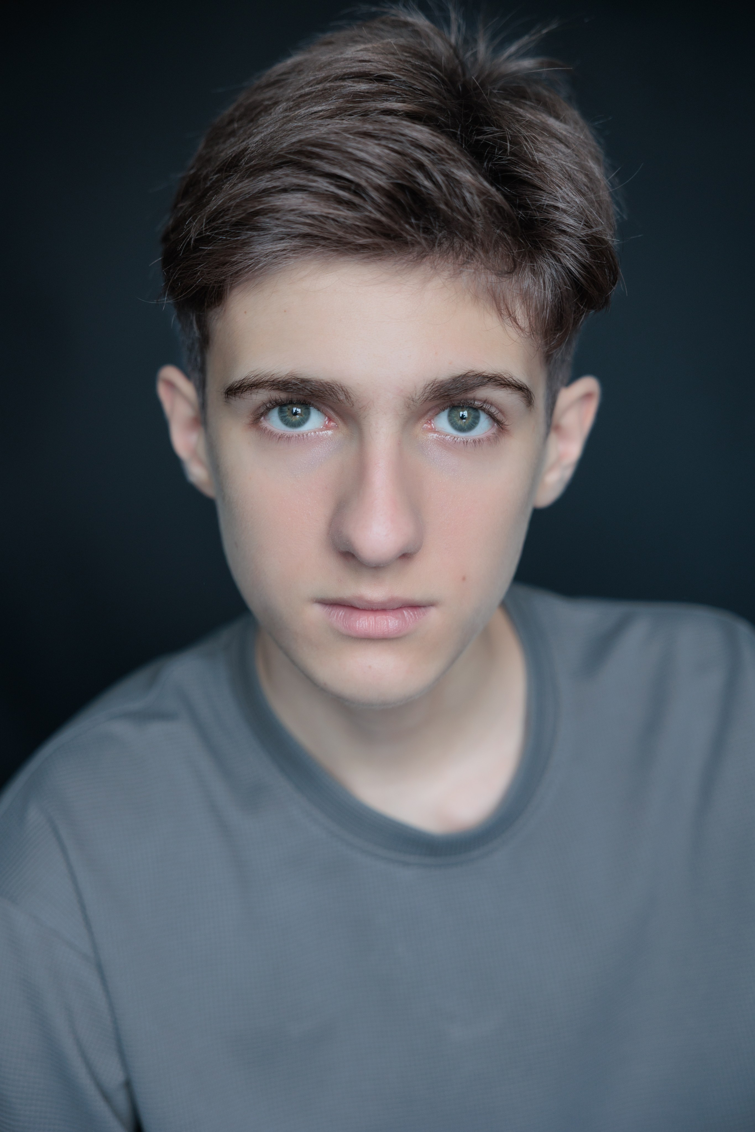 АРТЁМ. Я фотограф из Москвы к Вашим услугам