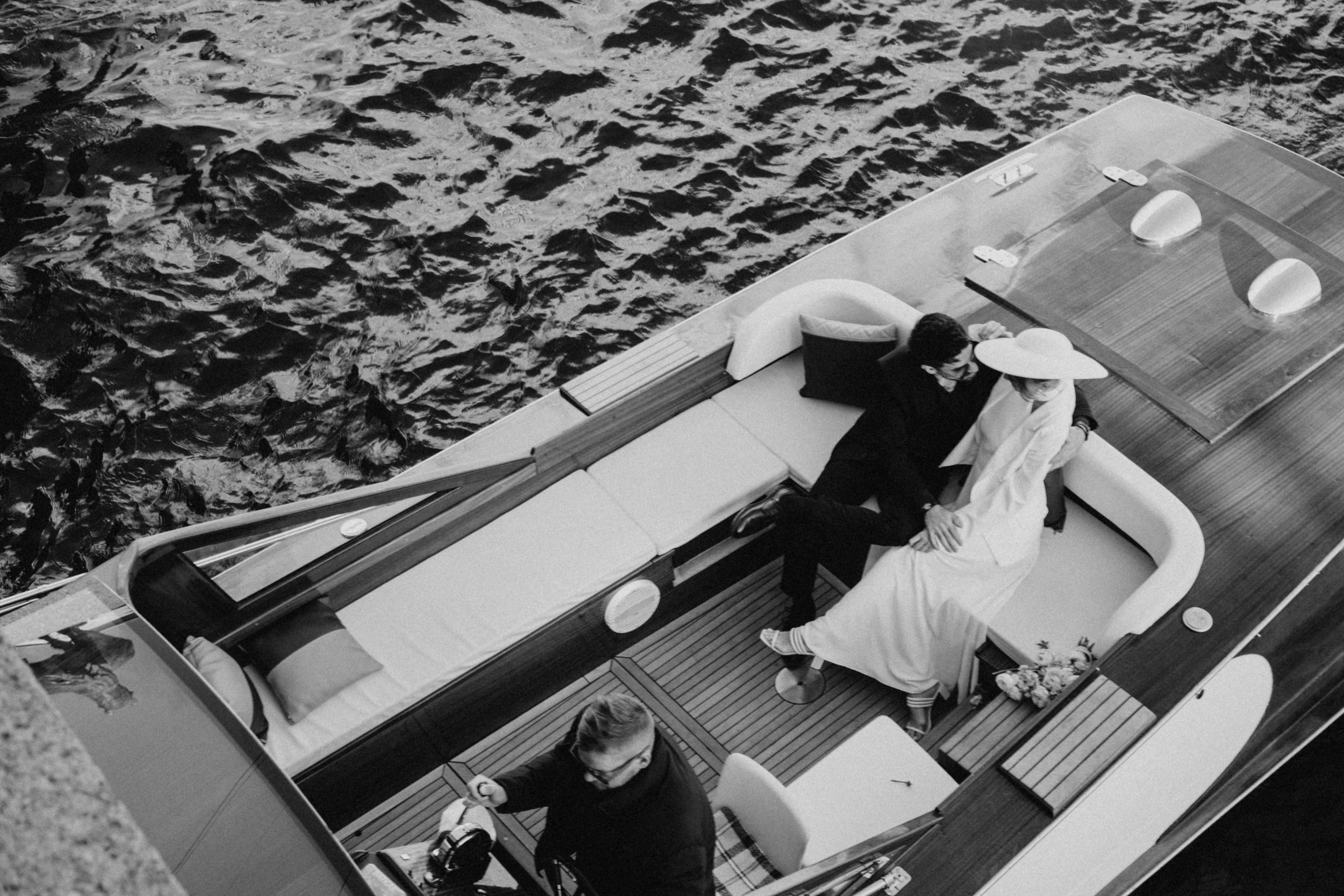 СВАДЕНБНАЯ СЬЕМКА НА КАТЕРЕ ПО КАНАЛАМ САНКТ-ПЕТЕРБУРГА И В АКВАТОРИИ НЕВЫ. Профессиональный фотограф, Санкт-Петербург — Виктория Богомолова