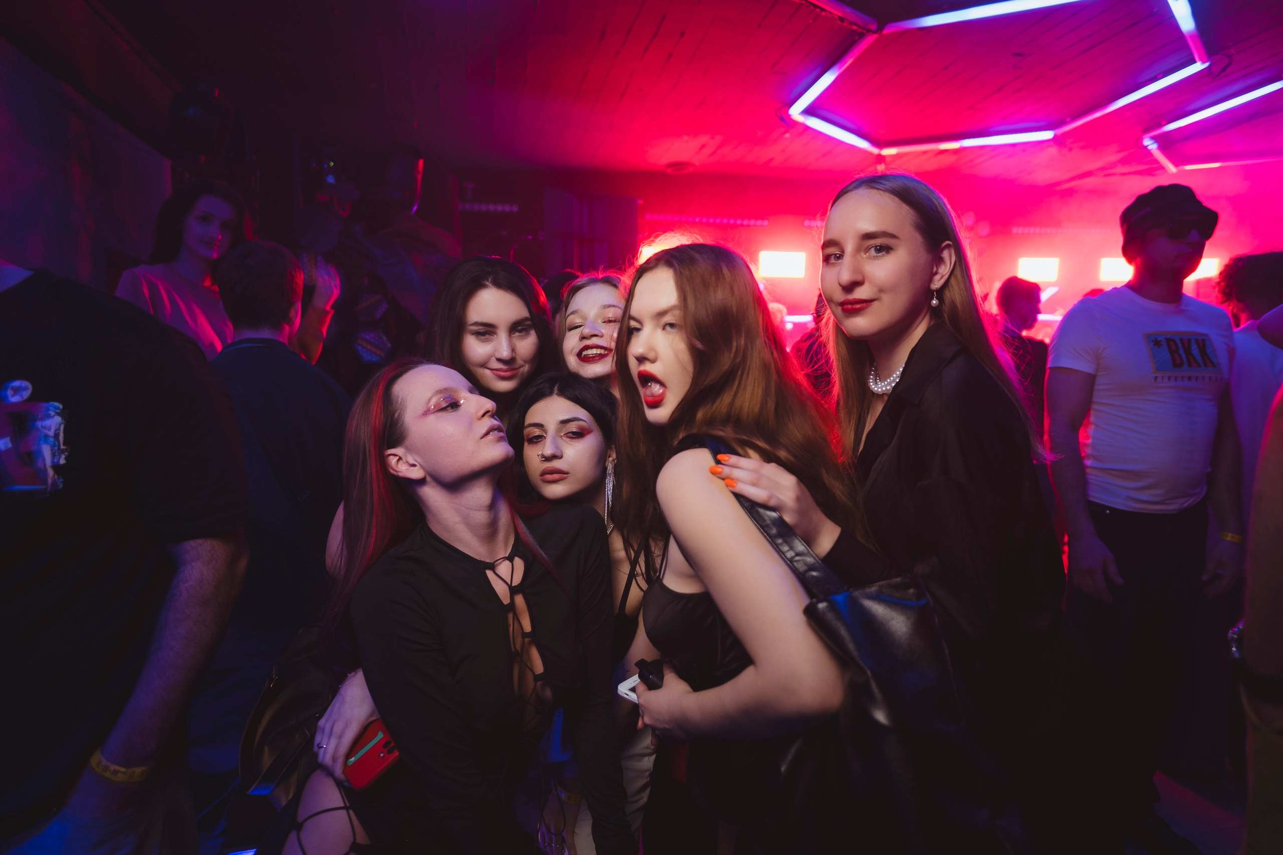 Embargo 30/03. Главная