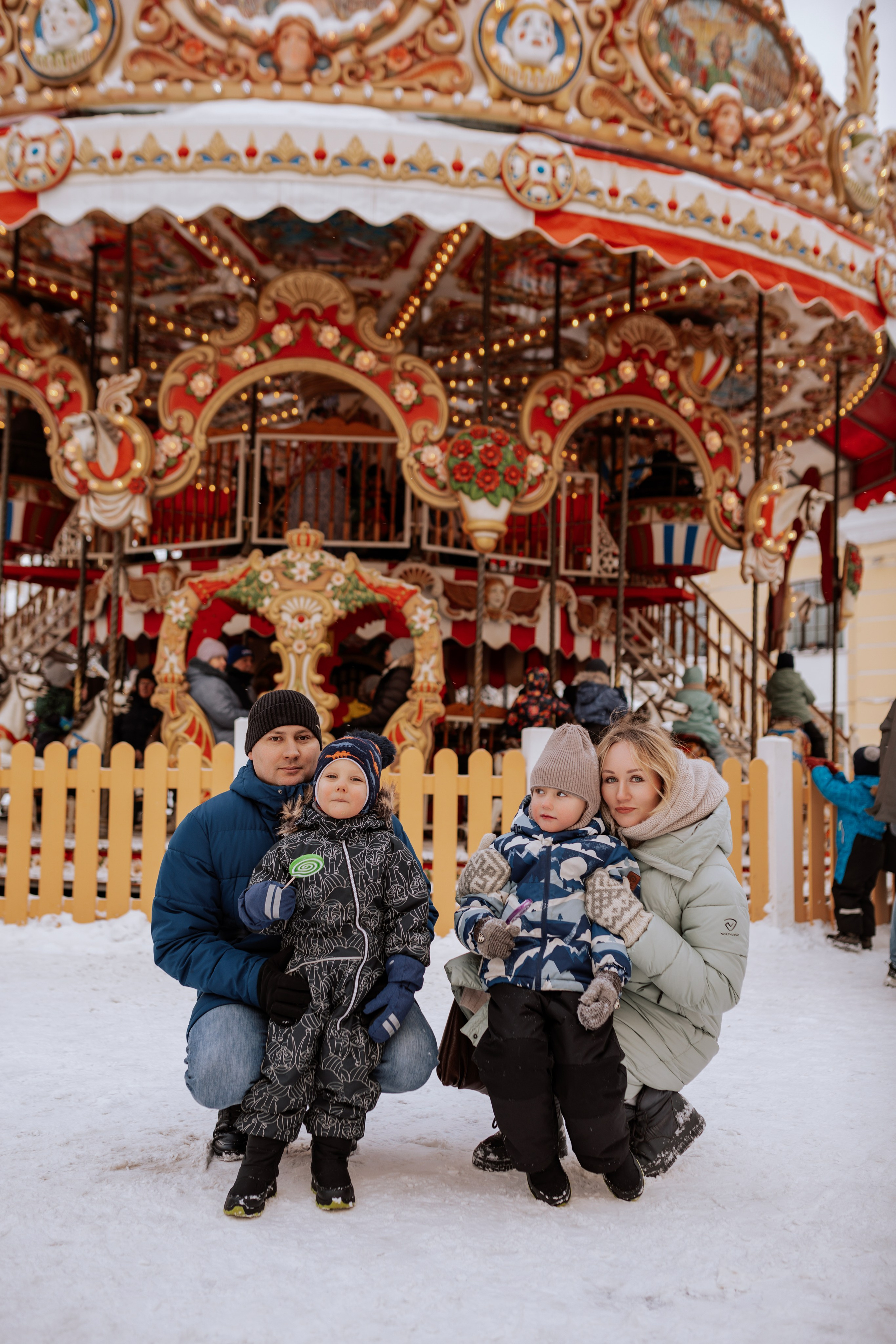 Семейная, Манежная площадь