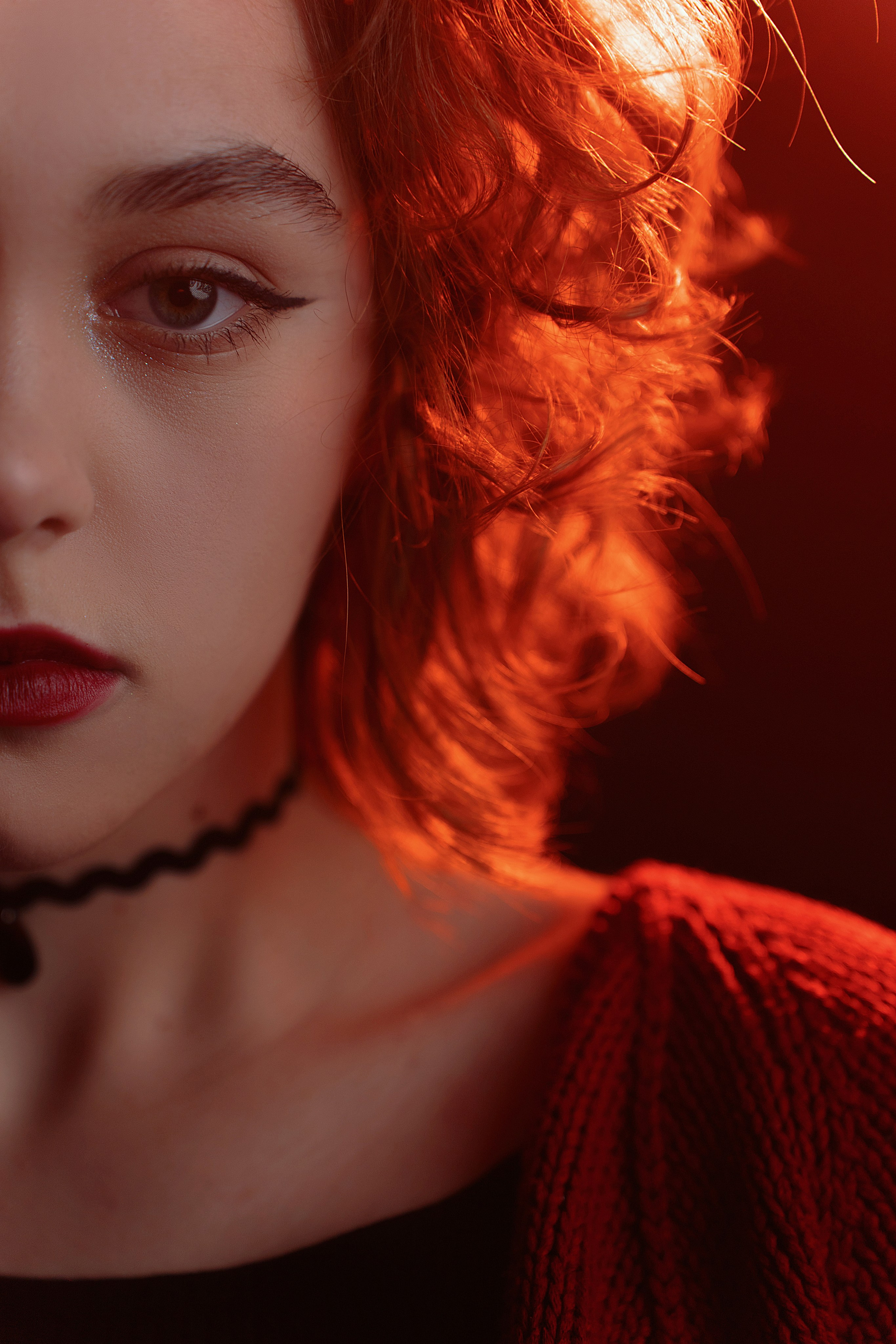 Студийная съемка с цветным светом. Главная