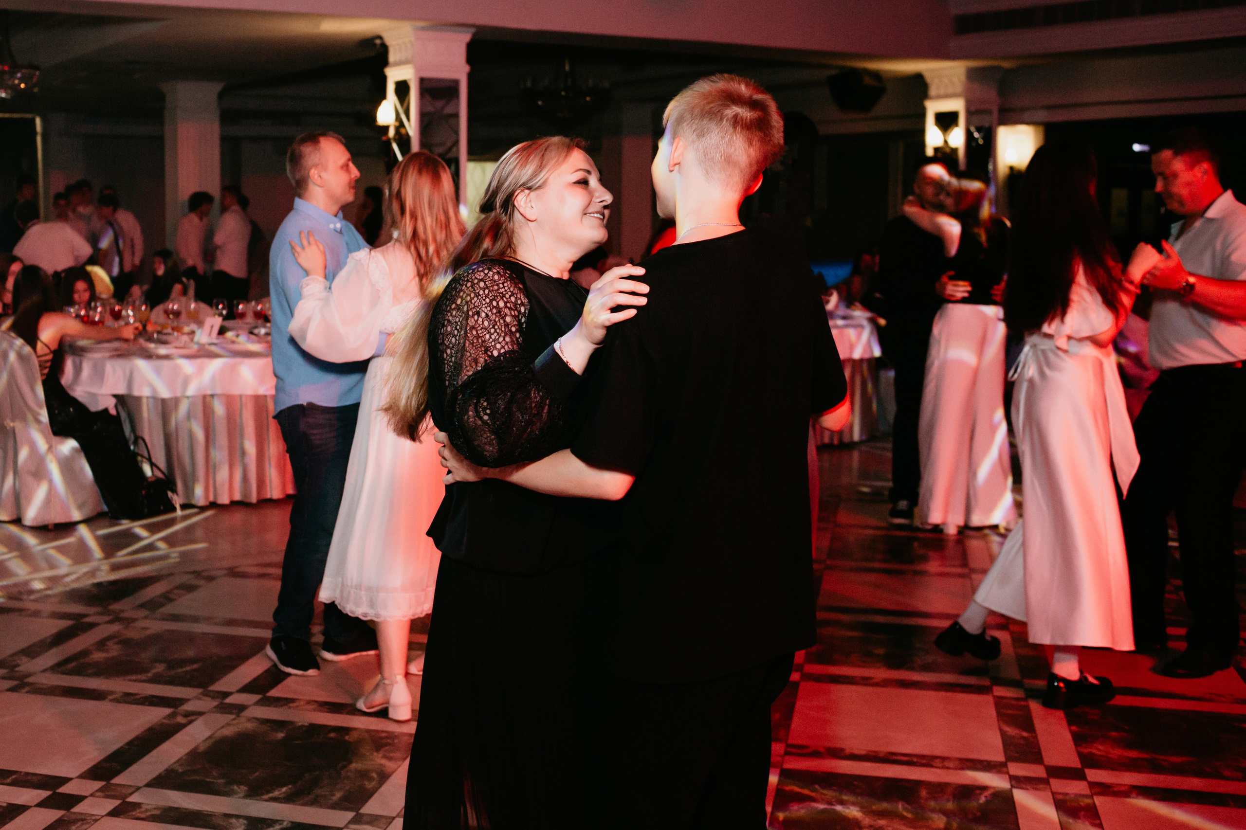 Выпускной 2025 (9класс) 124 школа. Фотограф в Челябинске Ополихина Анна