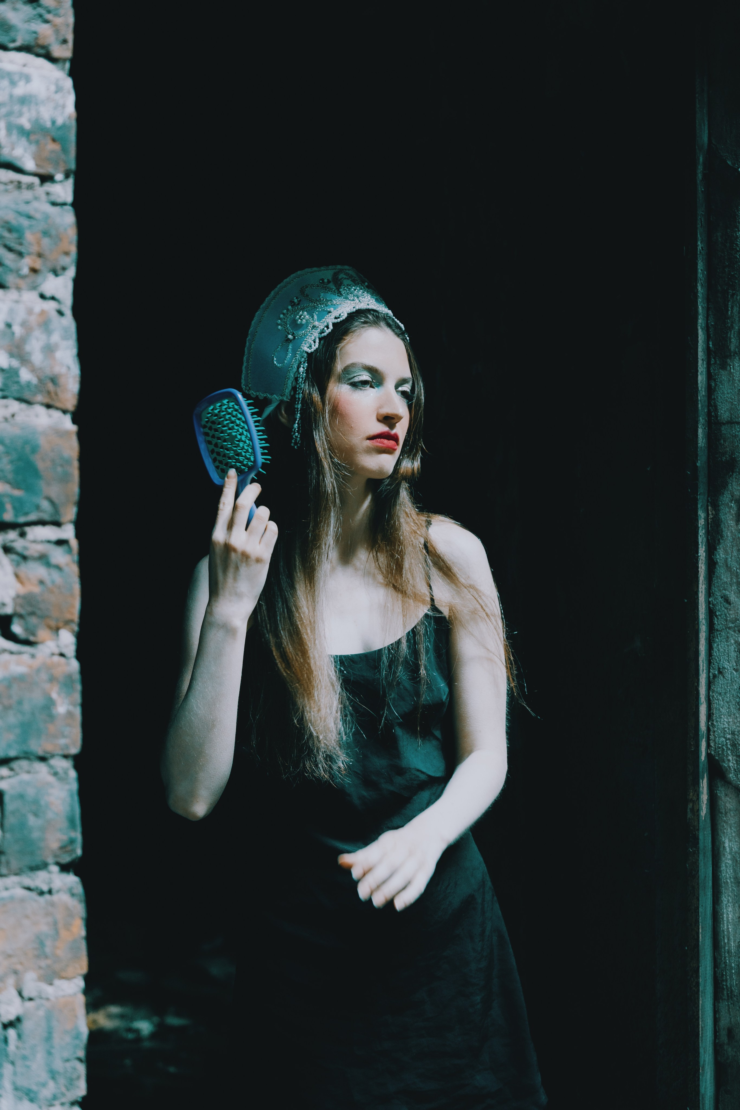 Кокошник в заброшках. Креатор Ольга Яш