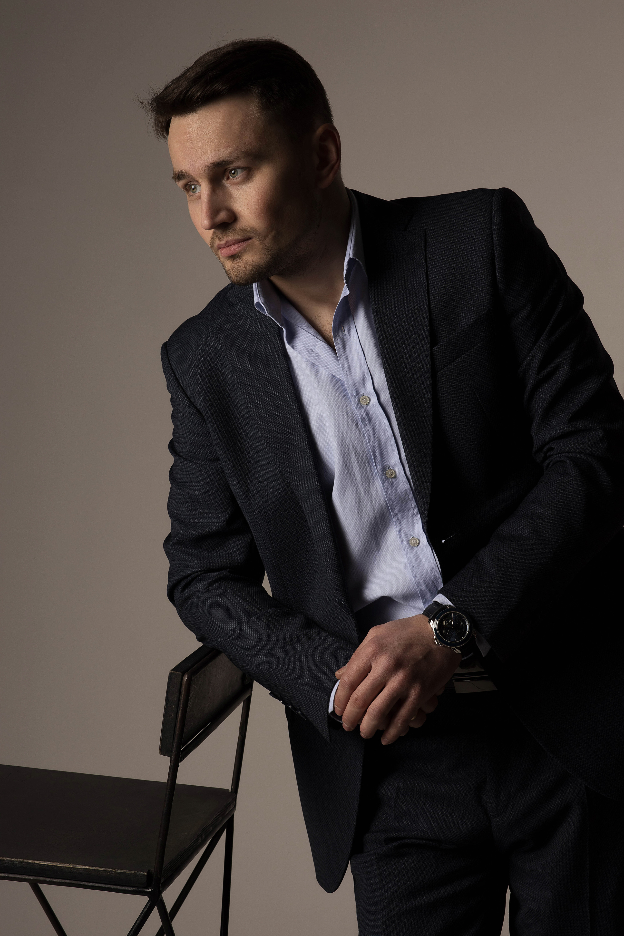 мужской портрет, контент фотосессия, студийный портрет