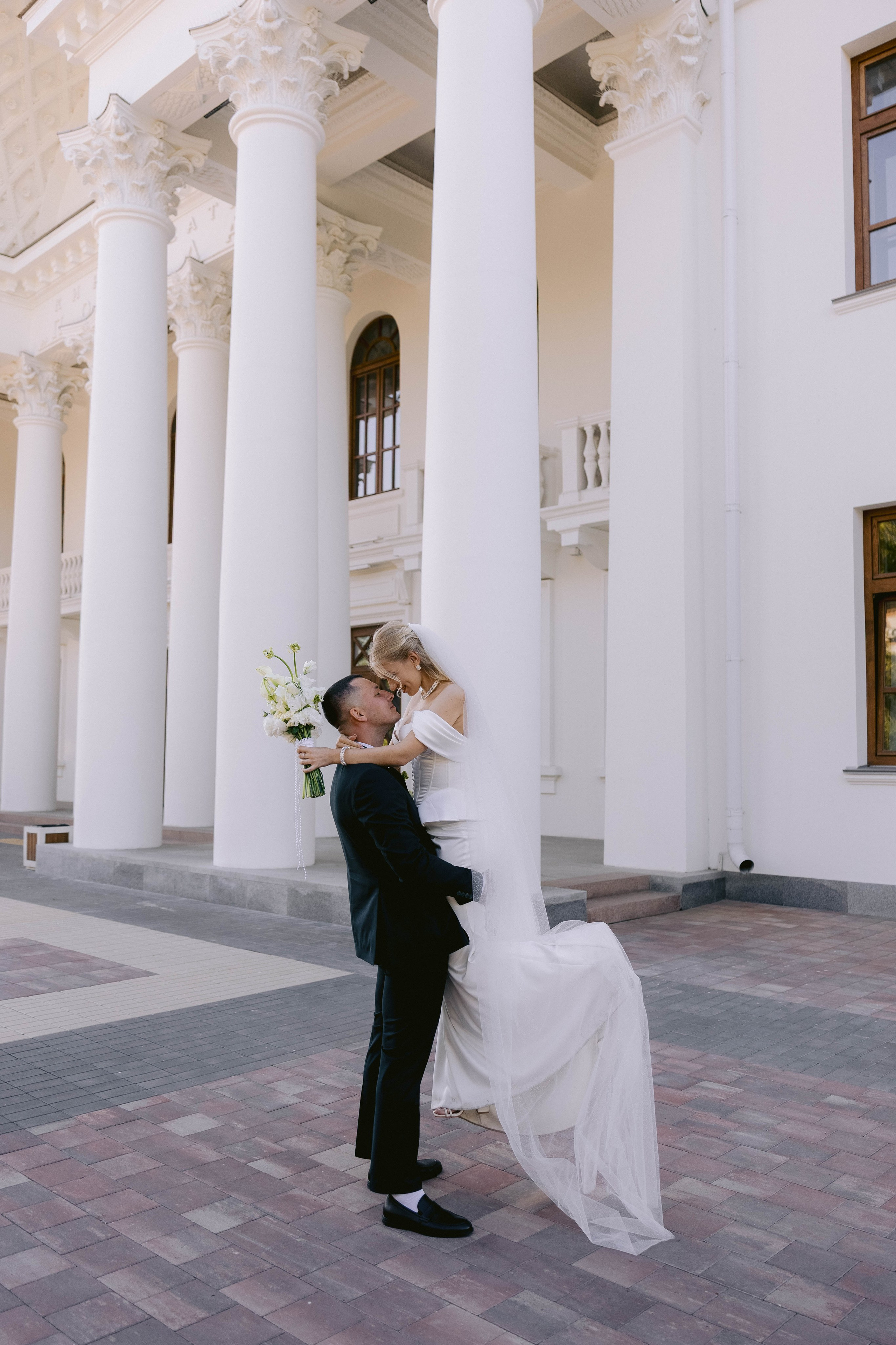 Ангелина, Ефим (прогулка после ЗАГСа). Фотограф в Волгограде Кристина Прохоренко