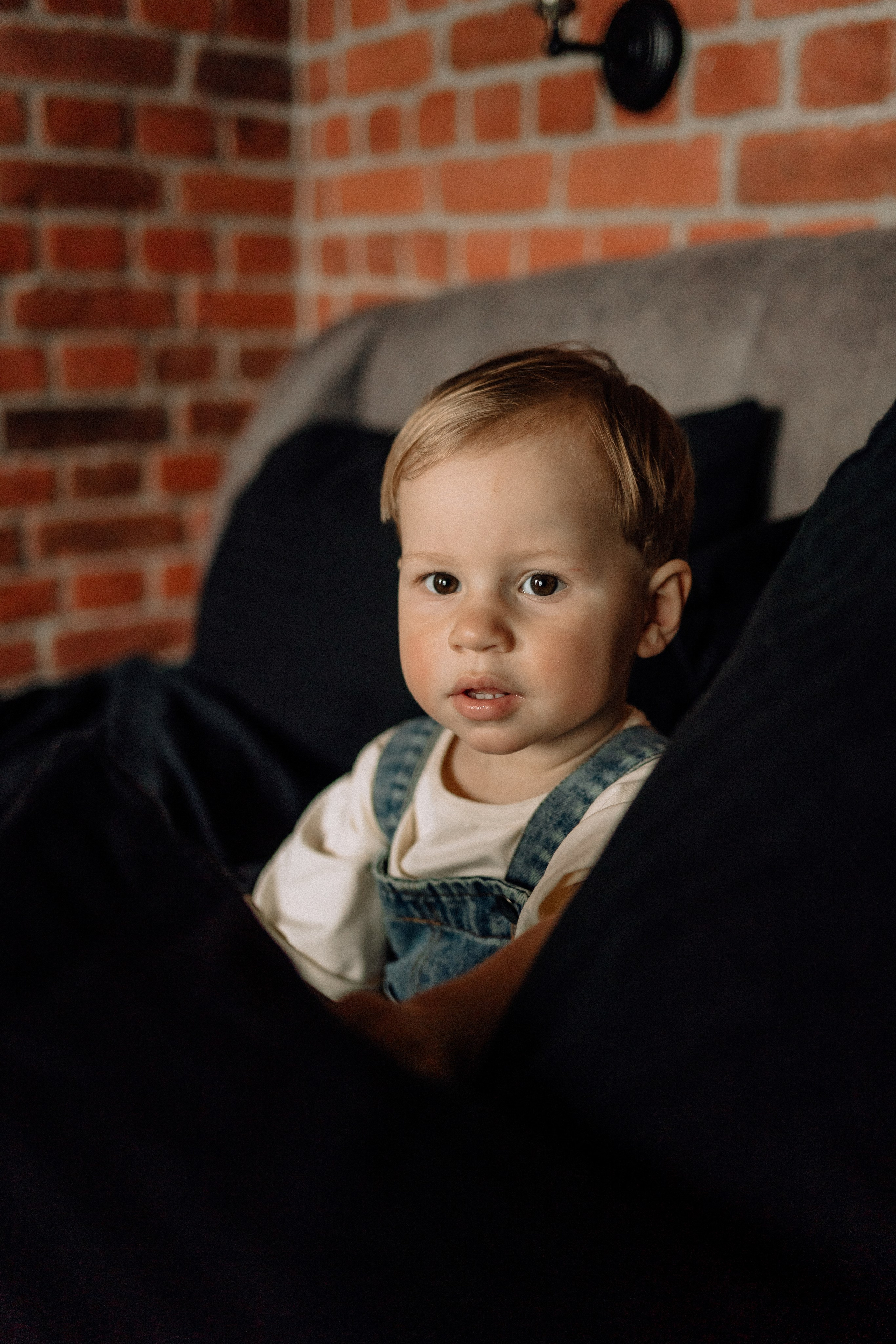 Звонко смеялись