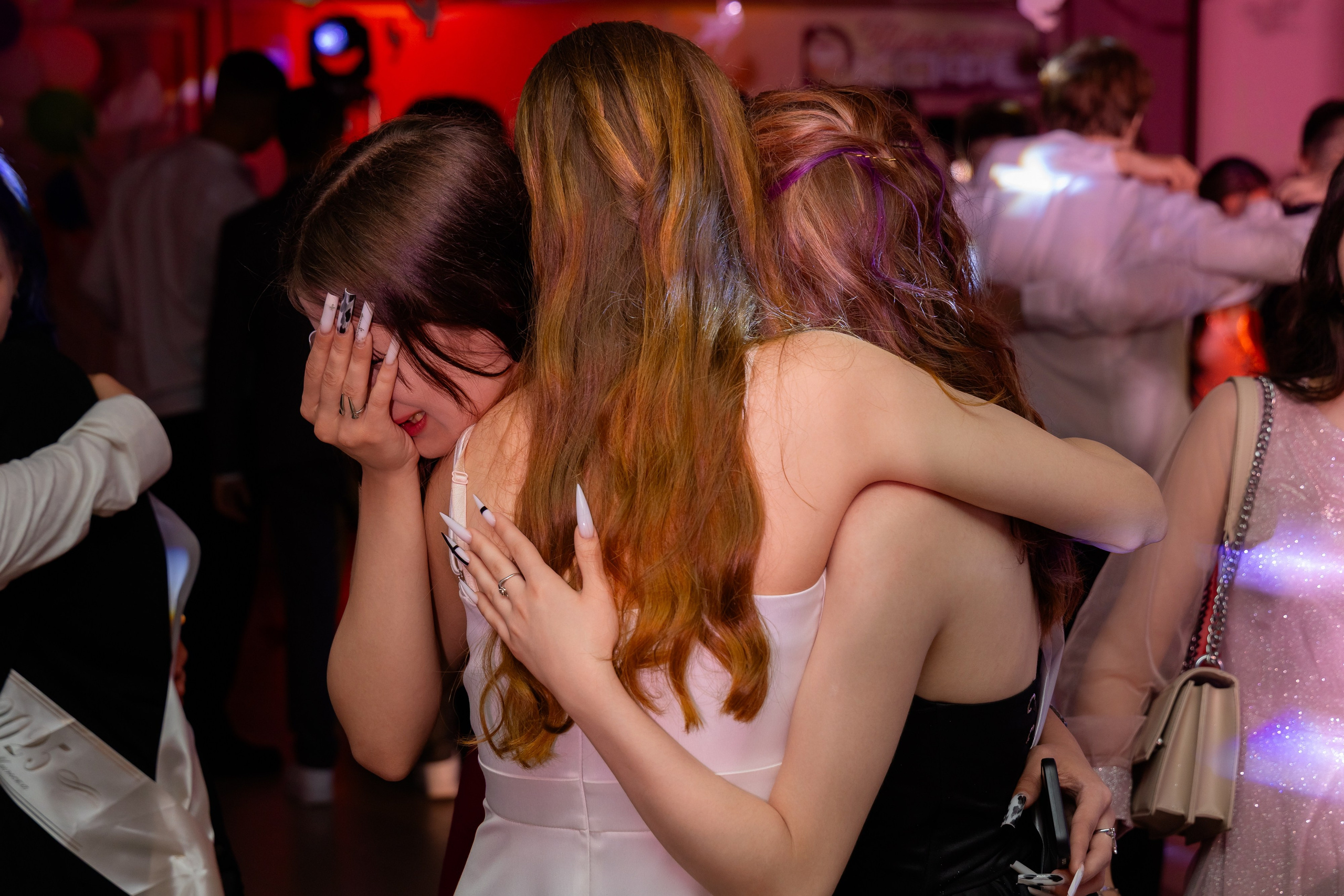 Школьный выпускной 2025 год в Минске, Беларуси. Свадебный фотограф в Минске/Беларуси Сергей Спиридонов