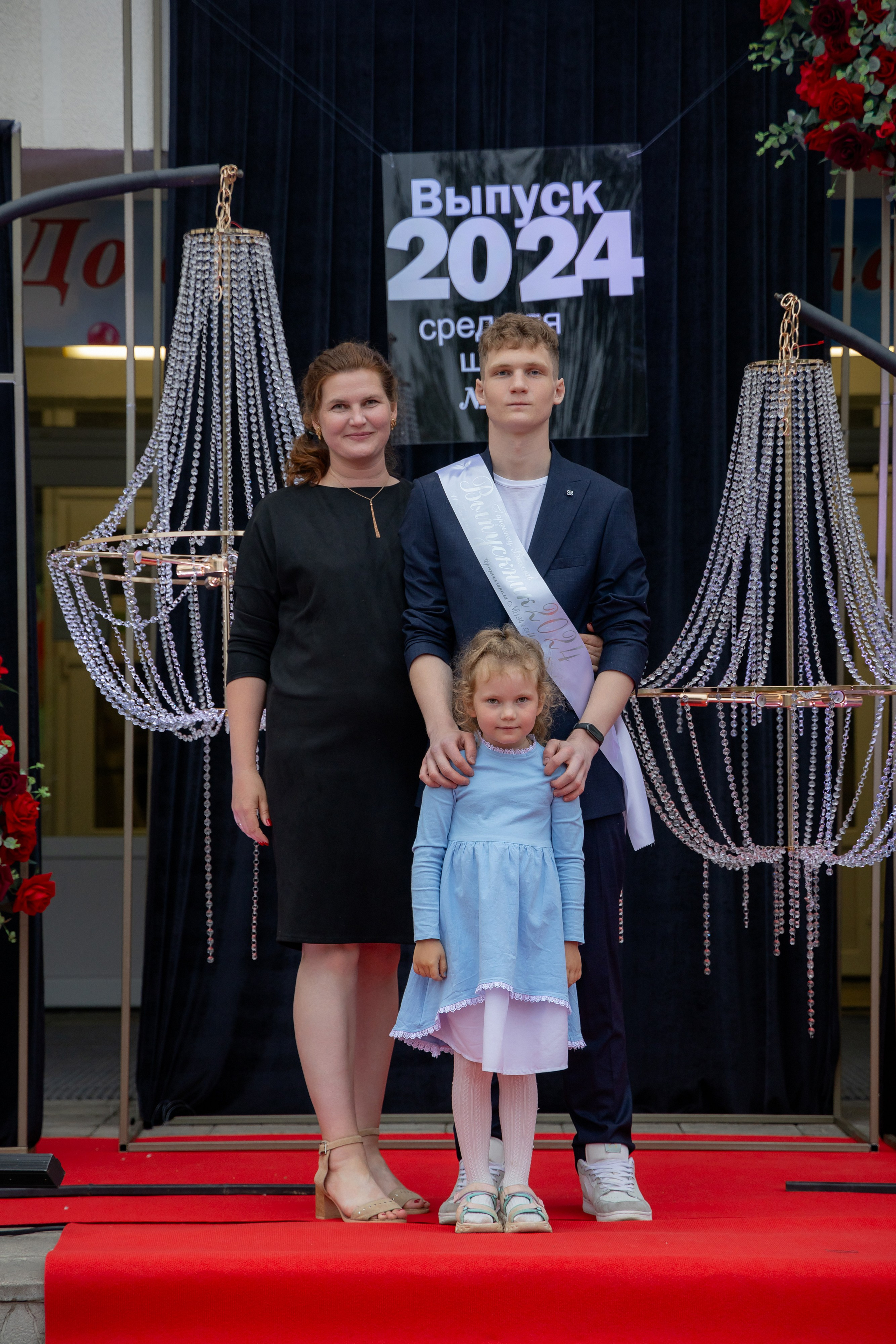 Школьный выпускной 2024 год в Соколе (Минск). Свадебный фотограф в Минске/Беларуси Сергей Спиридонов