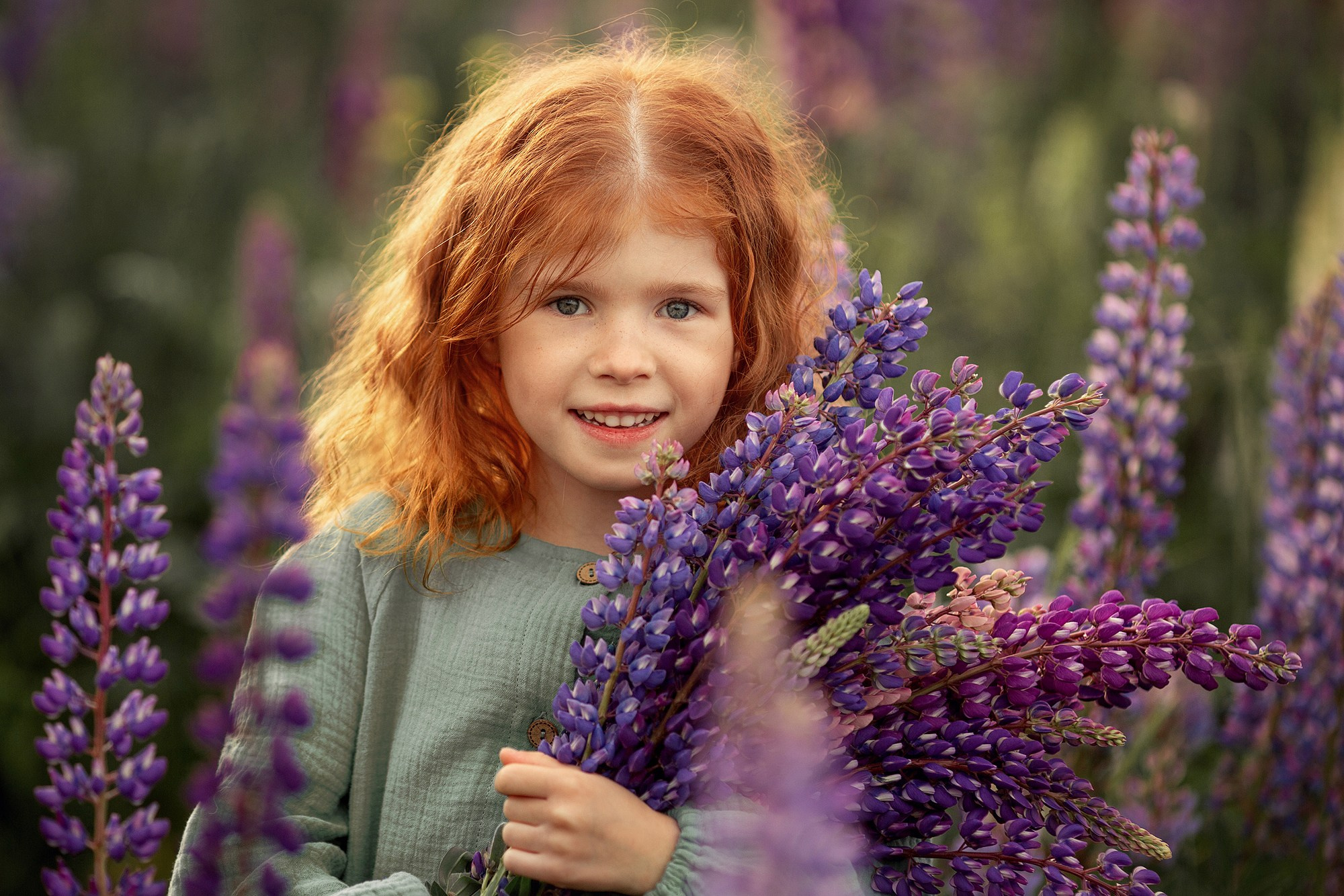 Красивая семейная съемка в люпиновом поле. Tatyana Nadezhdina Family photographer