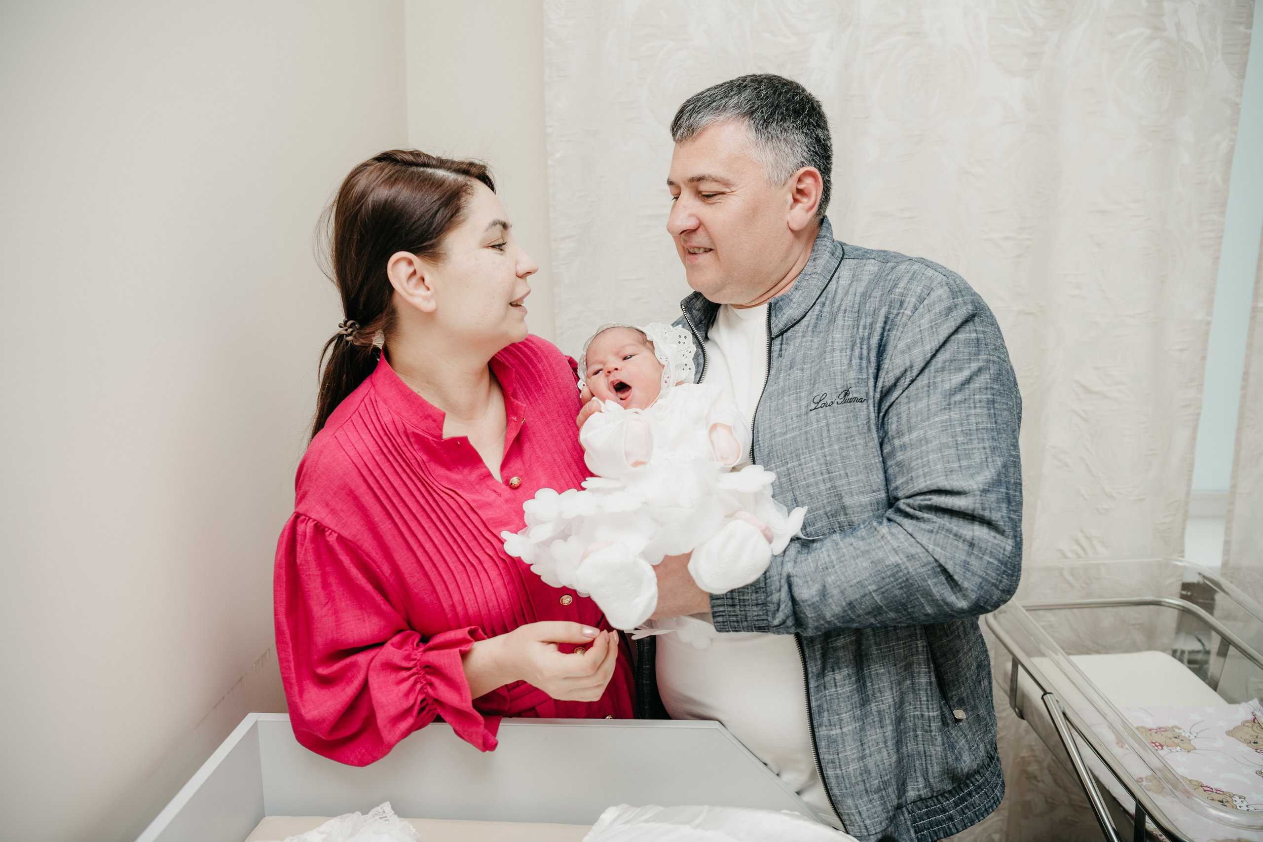 Выписка Адель. Ерамишанцева. Фотограф на выписку из роддома в Москве и МО