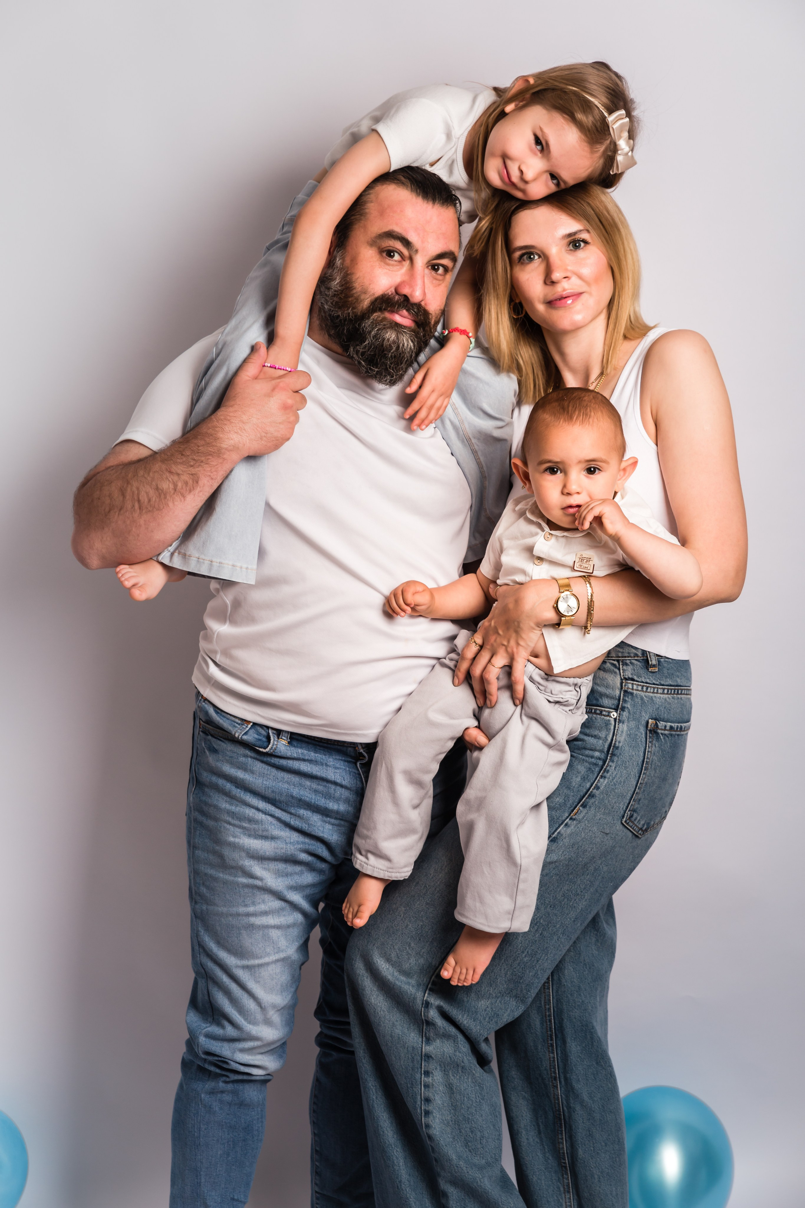 Happy family. Professional family and children’s photographer in Izmir Irina Eron