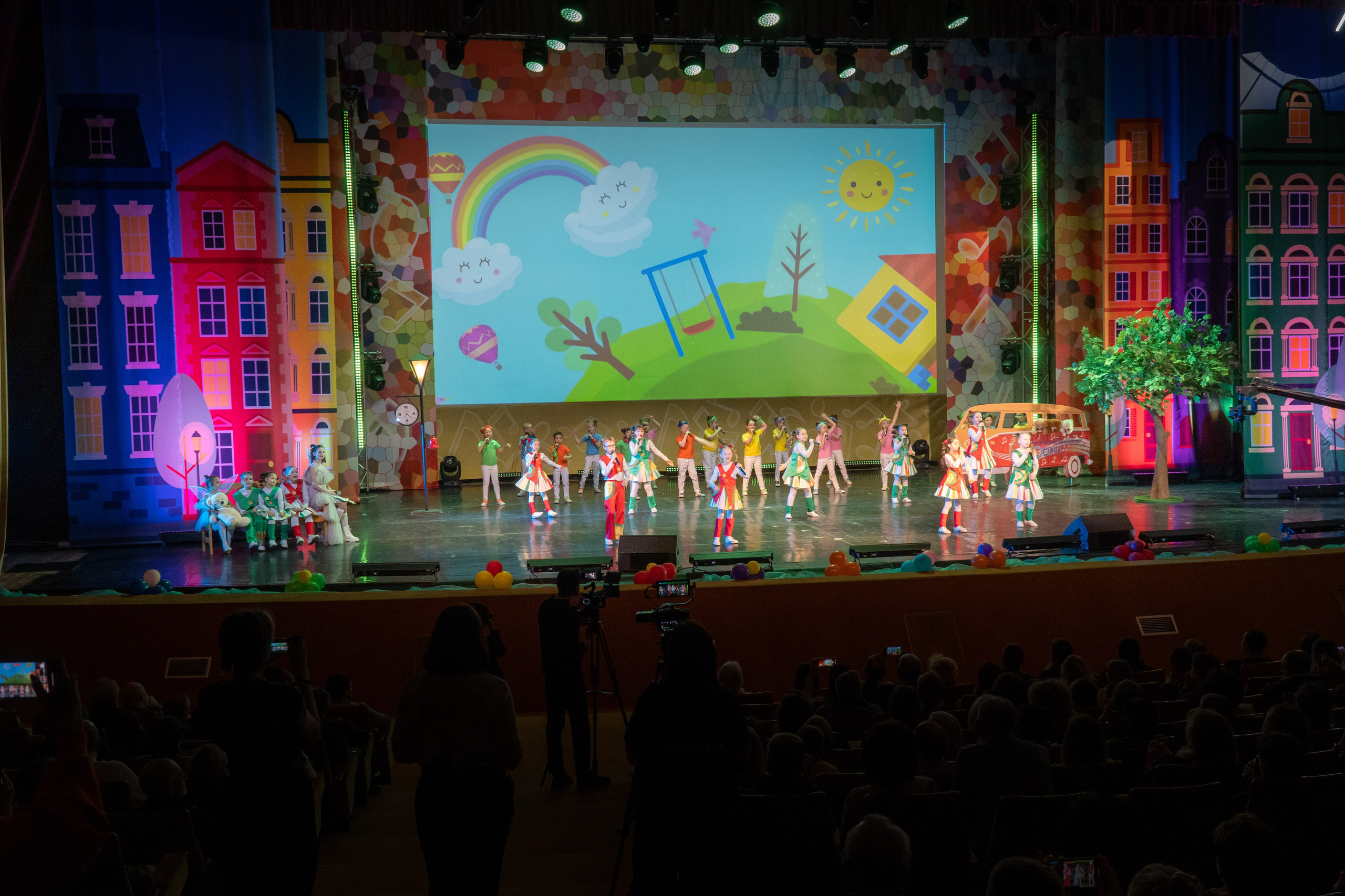 Съёмка концерта для Домисольки, большой концертный зал Космос. «Студия DRONAVT`s» — видеосъёмка и фотография г. Москва