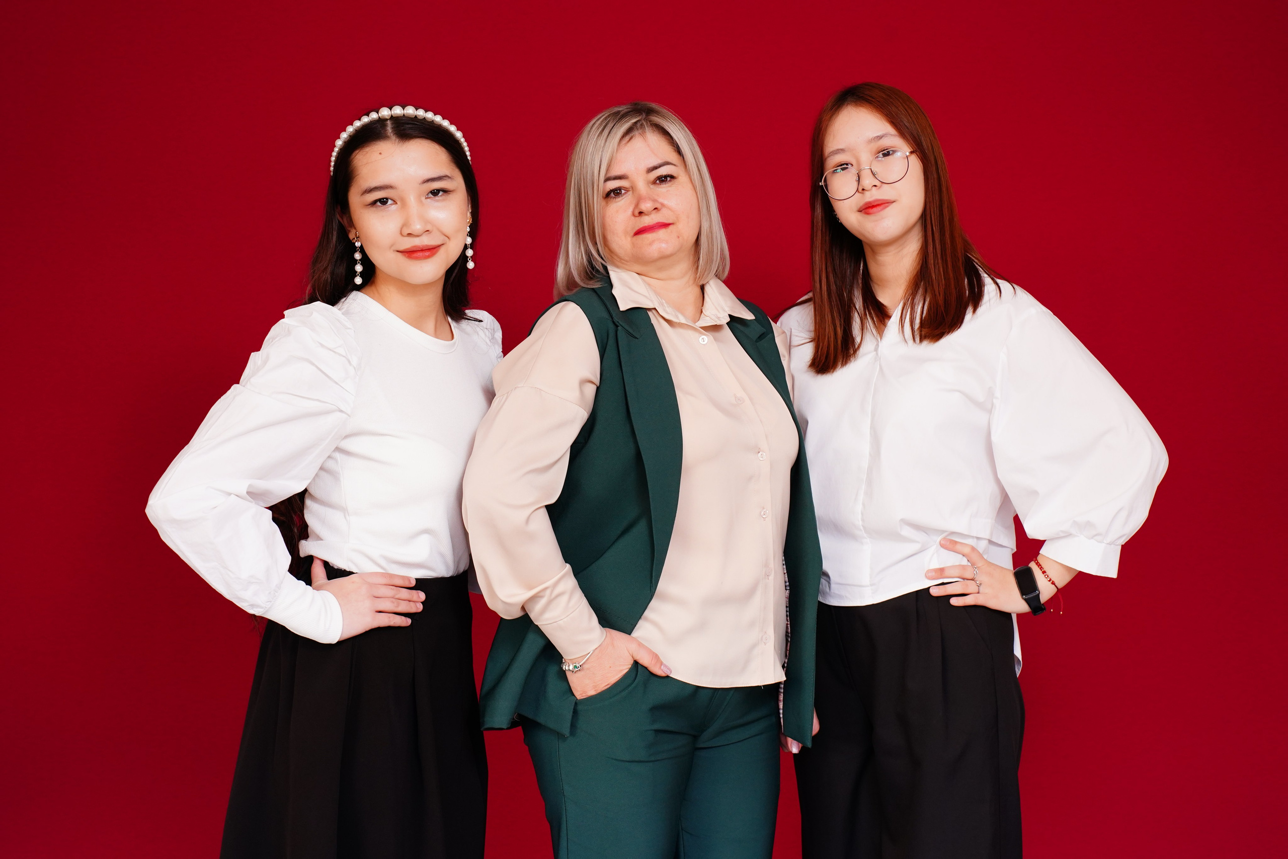 Мелкие группы / старшие классы. MEMENTO.Выпускные альбомы, школьные, юбилейные и другие книги. Ростов-на-Дону