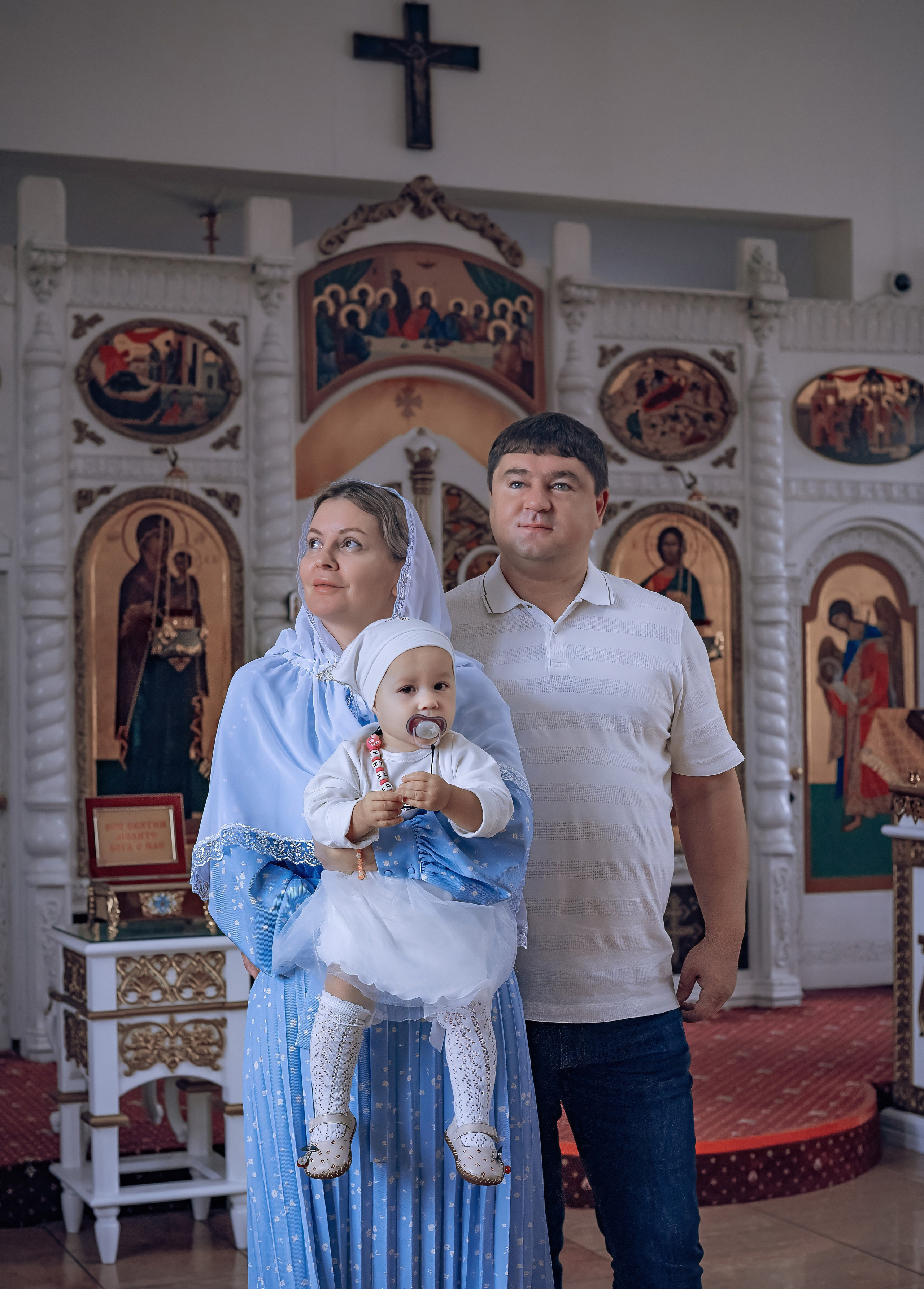 Крещение Алины в Трехсвятительской церкви Красноярск. Фотографы крещения/венчания  Красноярск Татьяна и Вячеслав Переваловы