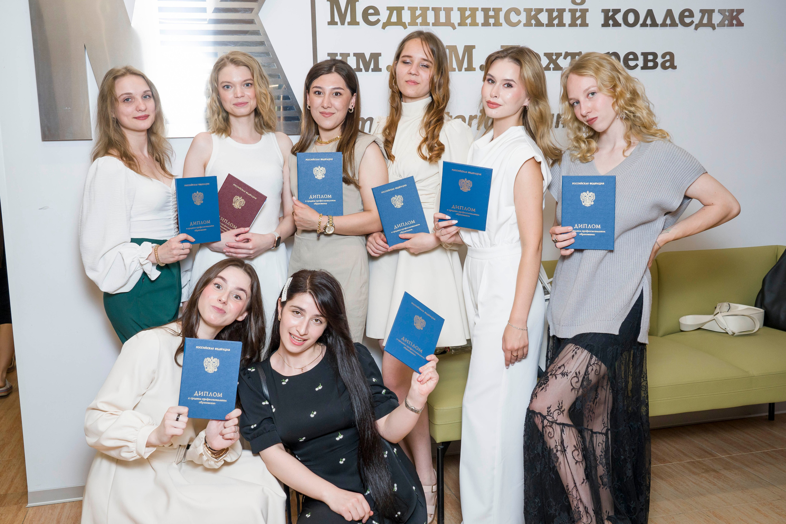 Выпускной в медколледже. Фотограф в Санкт-Петербурге. Репортажная и все съёмки для бизнеса