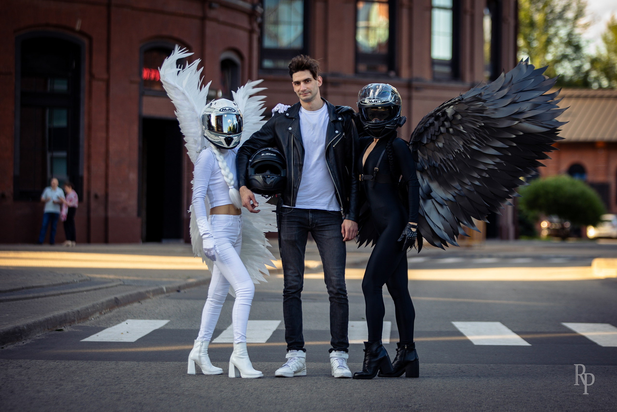 «Angel and demon». Rusty Photographer