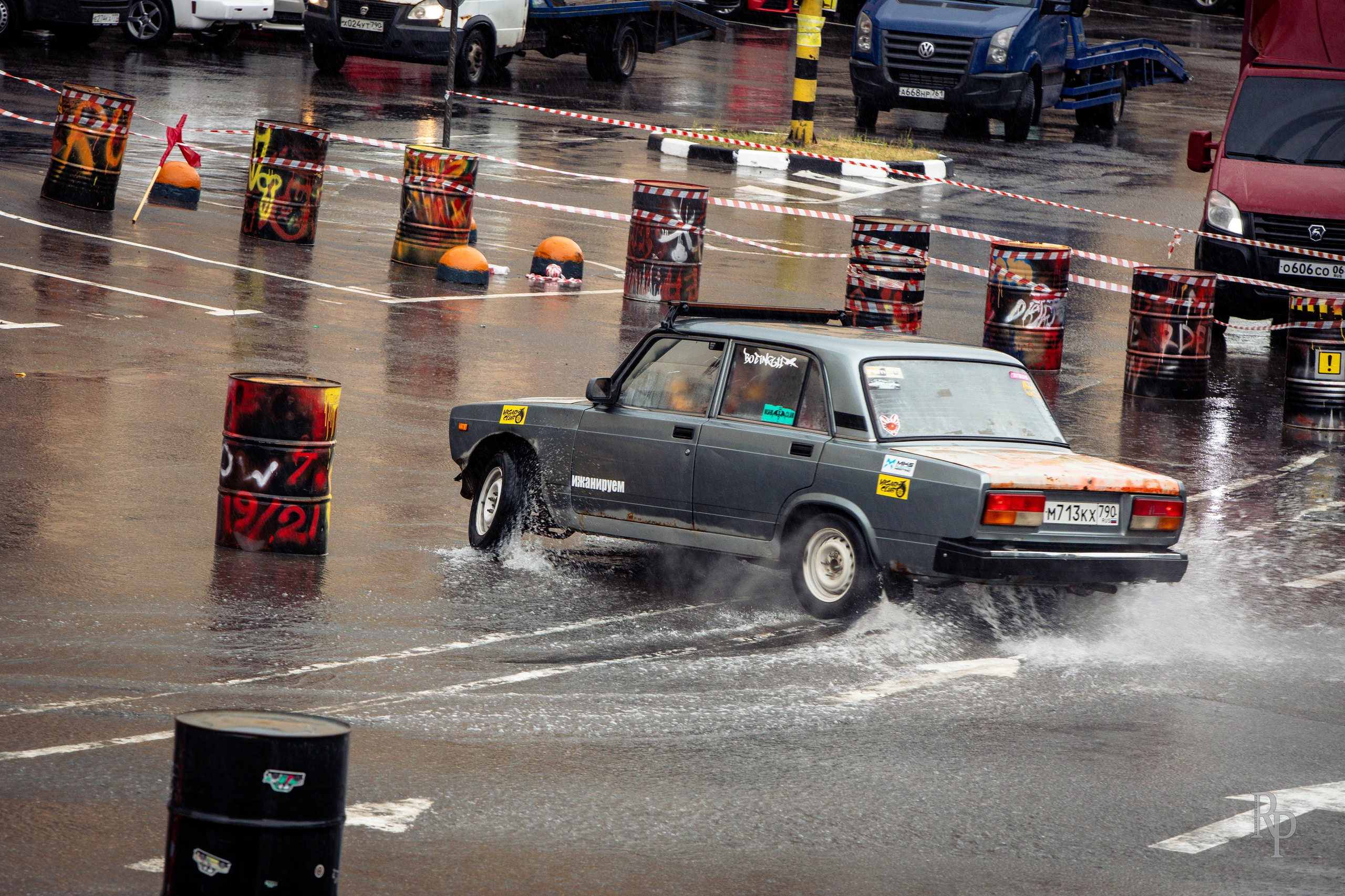 SHOWDOWN. Rusty Photographer