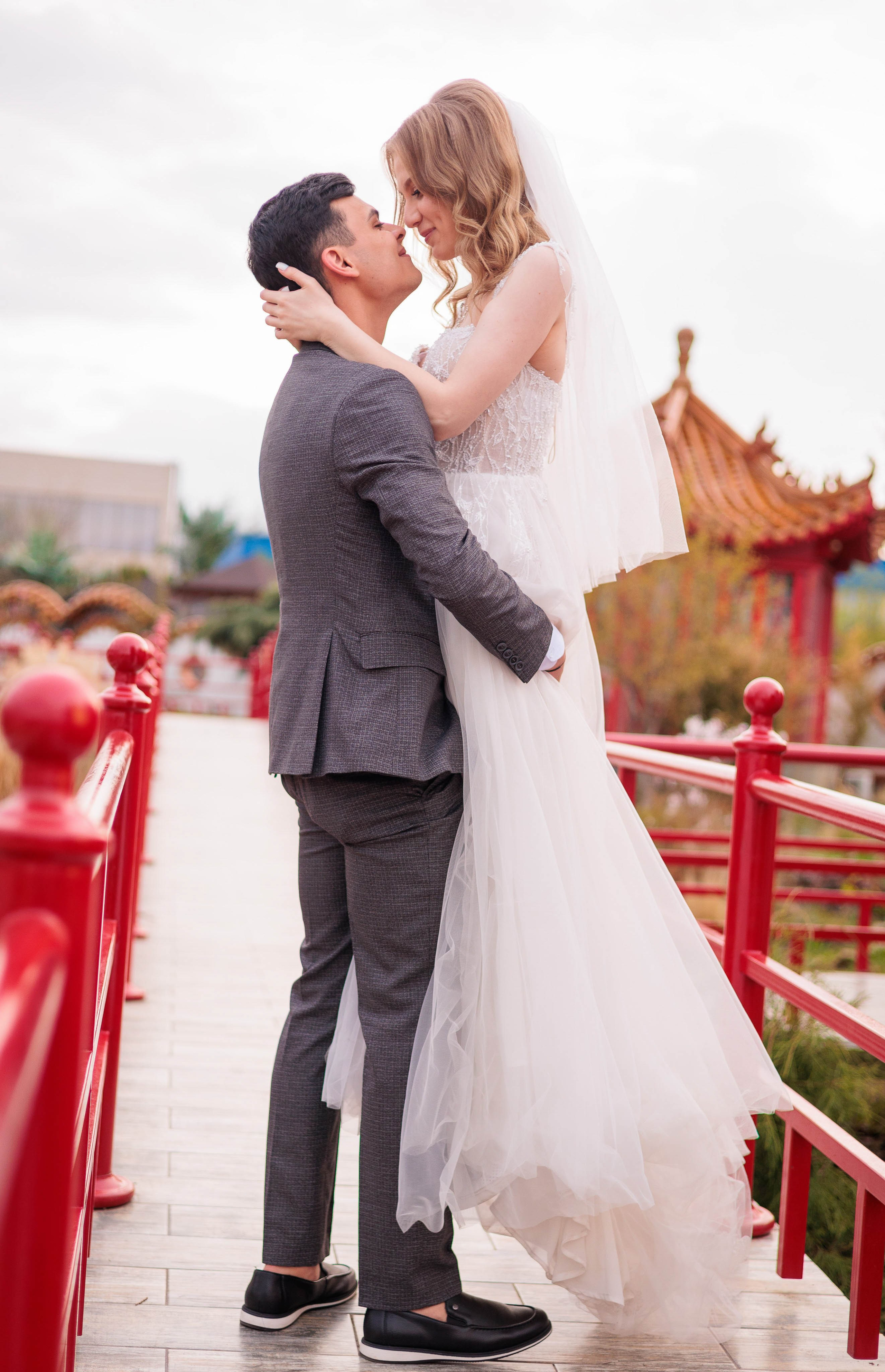 Фотоотчет о свадебной прогулке по главным достопримечательностям Пятигорска.