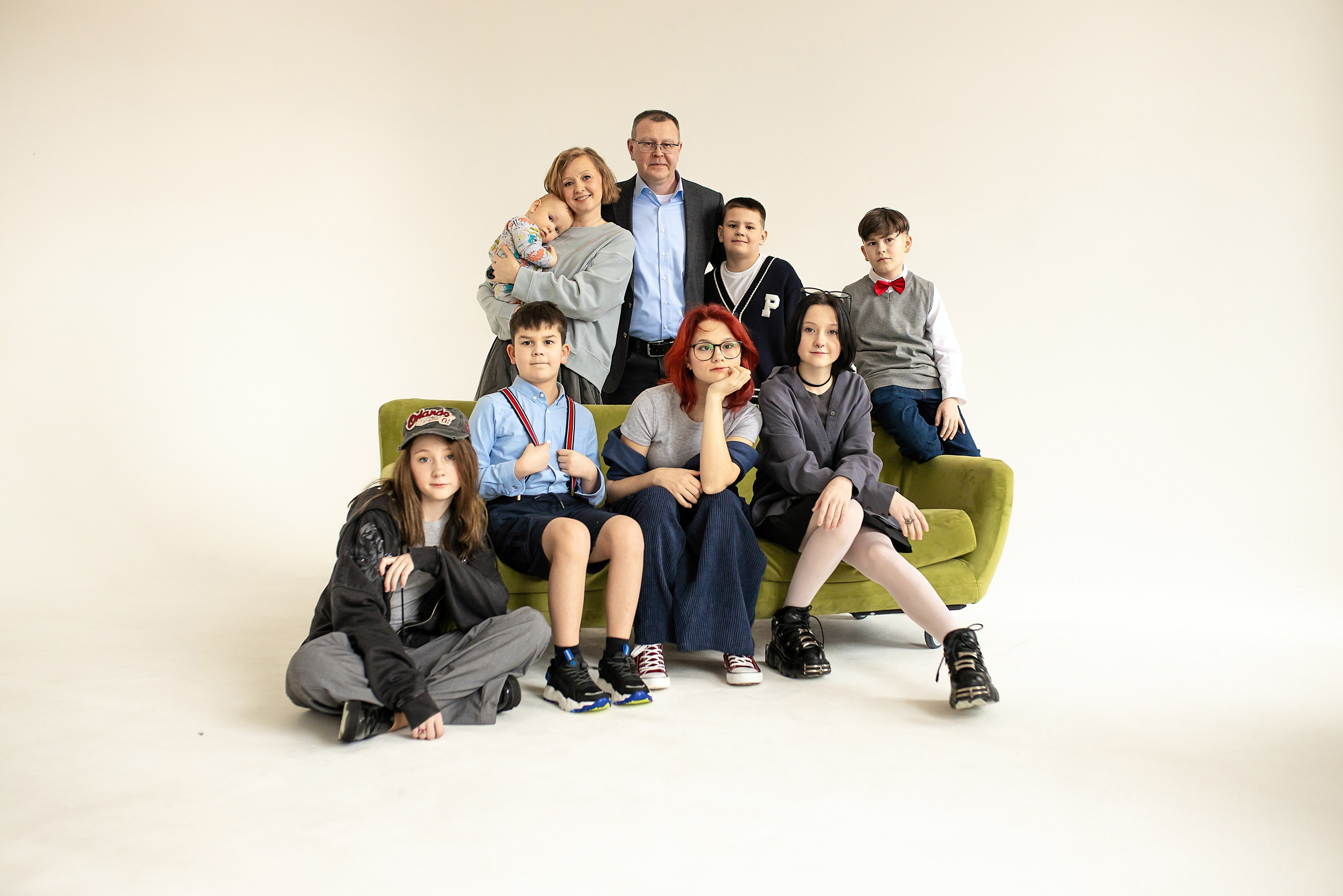 Семейная фотосессия на циклораме с естественным светом. Фотограф в Железнодорожном и Балашихе