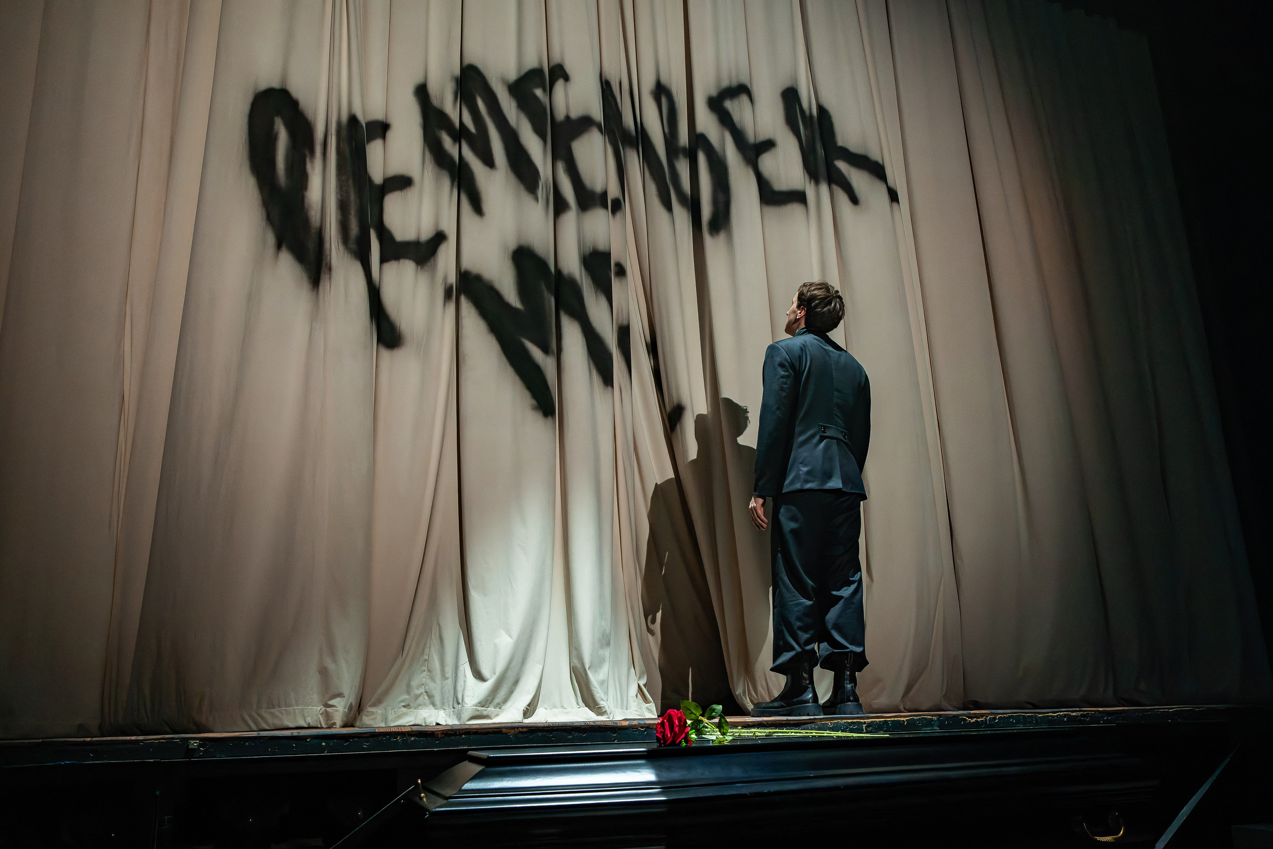 Гамлет, театр на Таганке, реж. Мурат Абукалтинов. Фотограф и режиссер Московко Екатерина