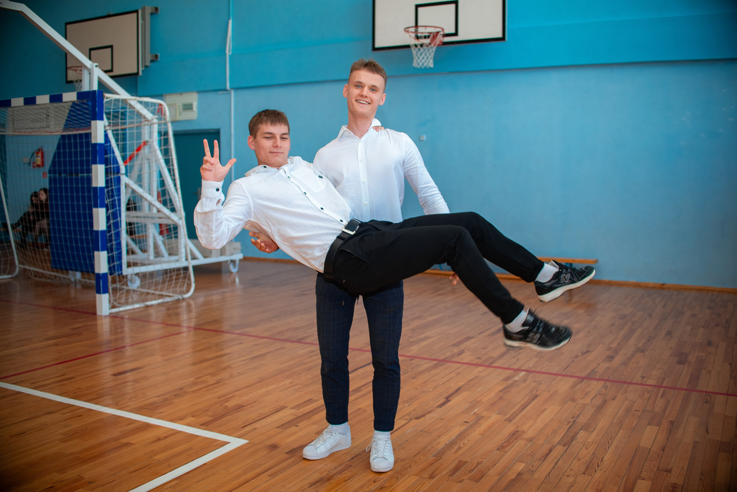 Выпускные альбомы 11 класс. Семейный фотограф на выписку из роддома и крещение Минск Настя Гришук