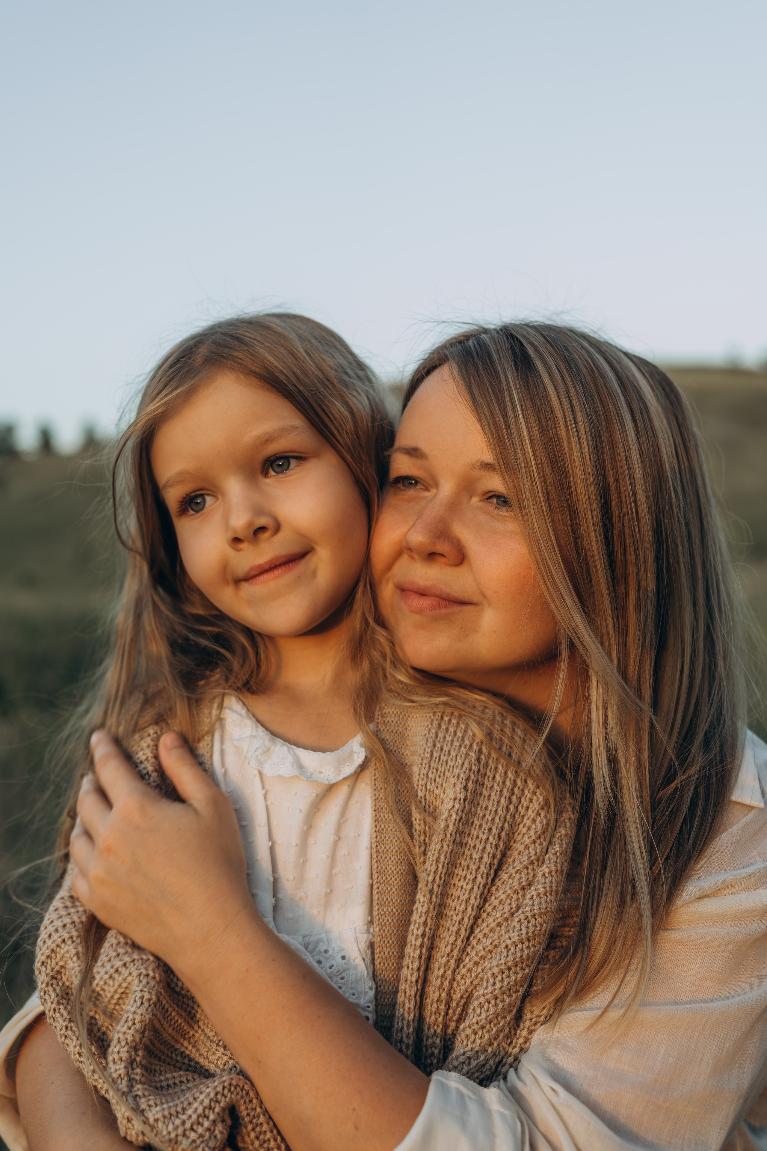 Летний луг, закат. Семейный фотограф Москва. Фотограф беременности и материнства Москва