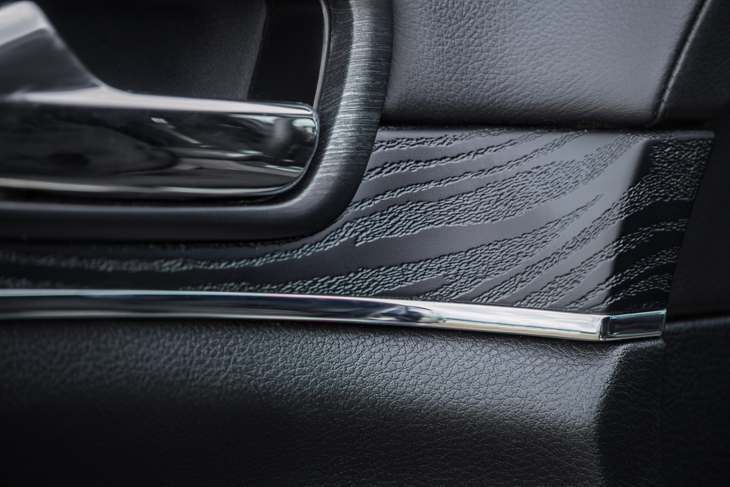 Фотосъемка автомобиля Grand Cherokee для Evil Painter. Интерьерный фотограф и ретушер в Красноярске Денис Антропов