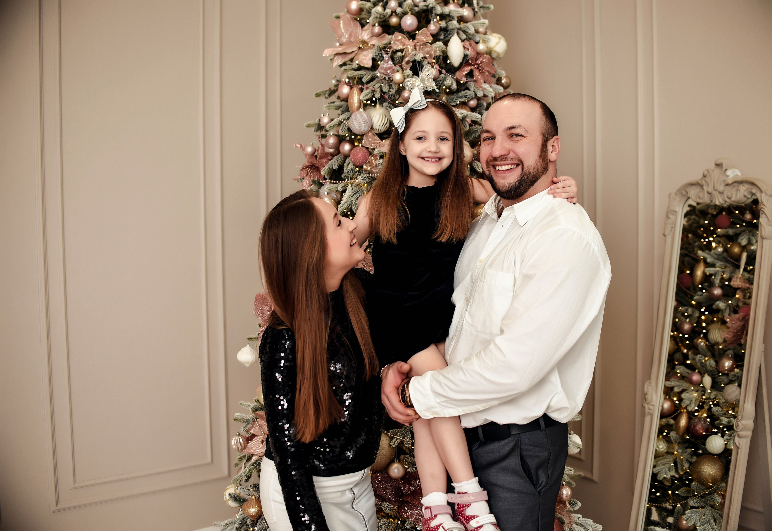 Новогодняя семейная. Свадебный, семейный, детский, контент фотограф в Омске Максим Ильин
