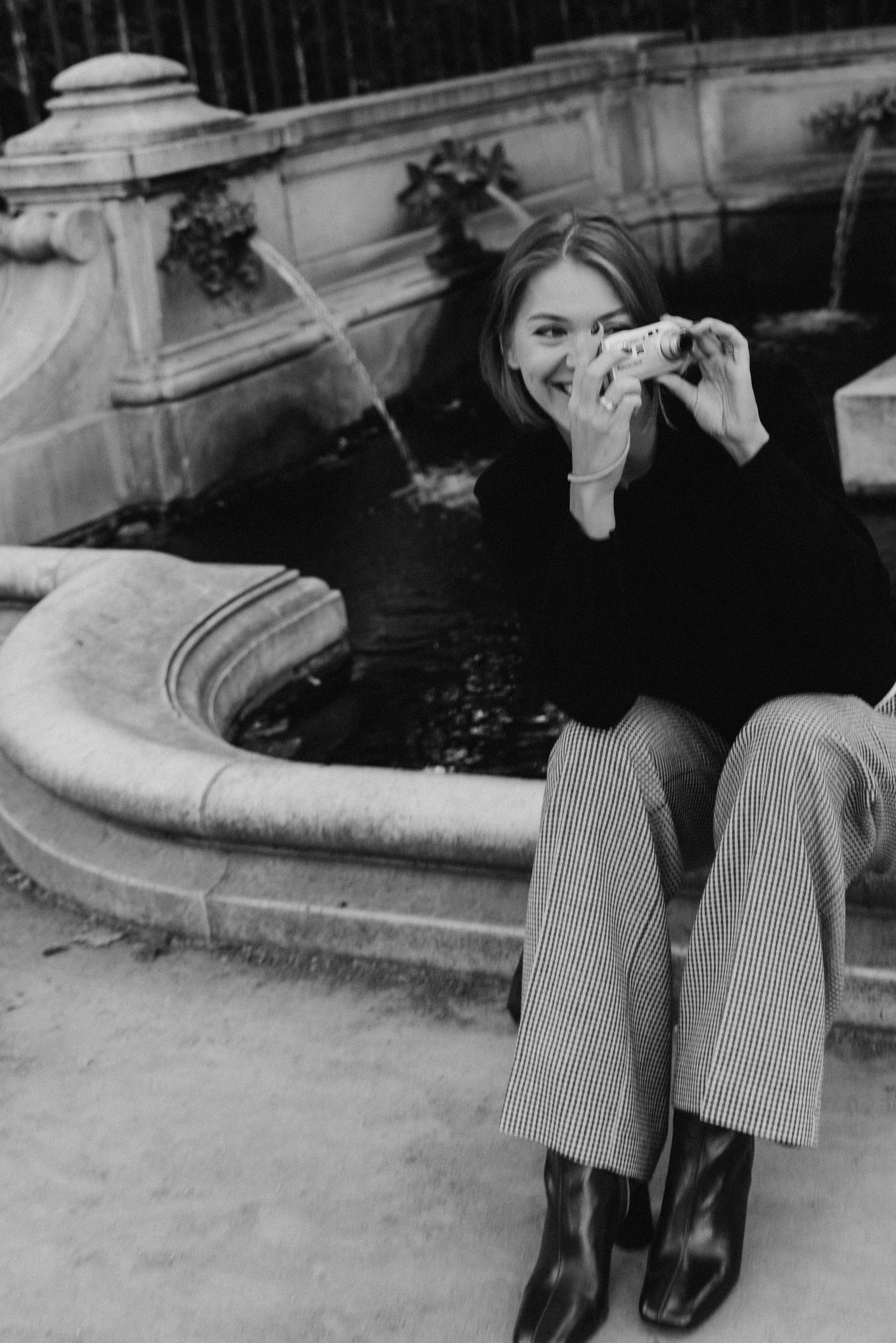 September sun. Photographer in Paris