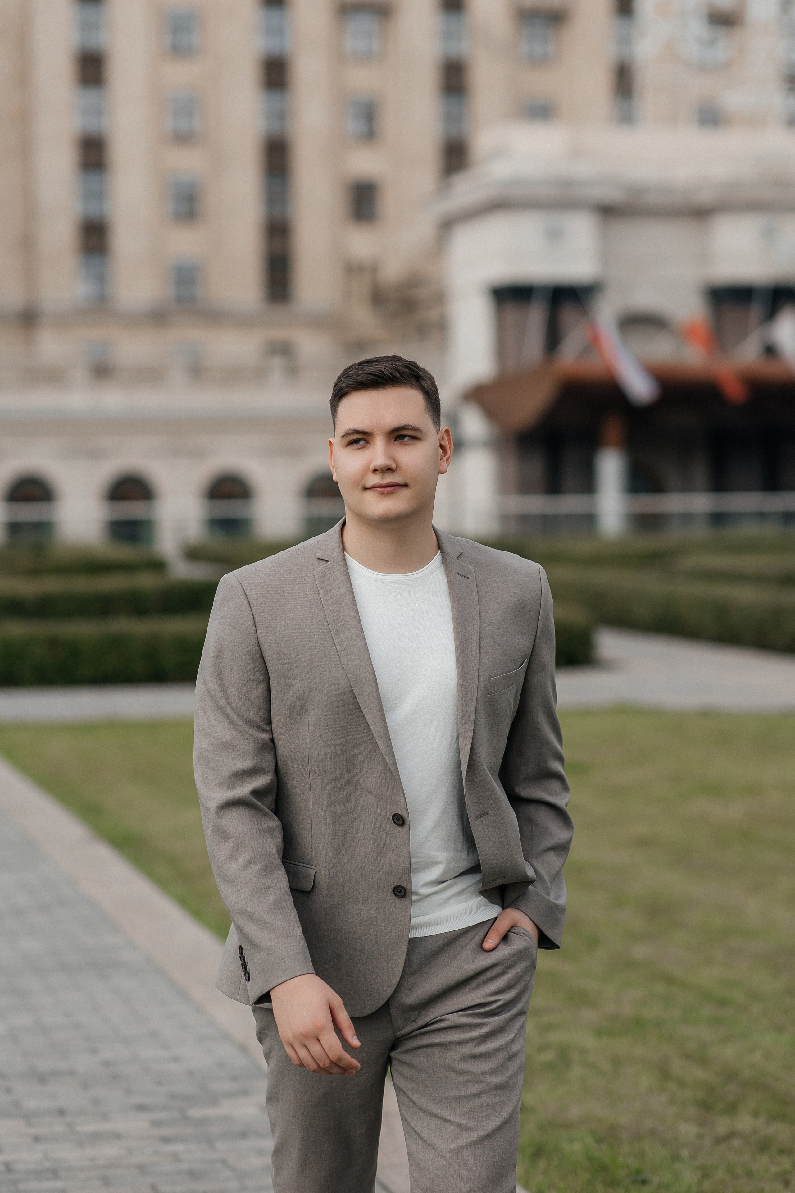 Свадебная фотосессия у гостиницы Украина. Свадебный фотограф в Москве Дарья Олендарёва