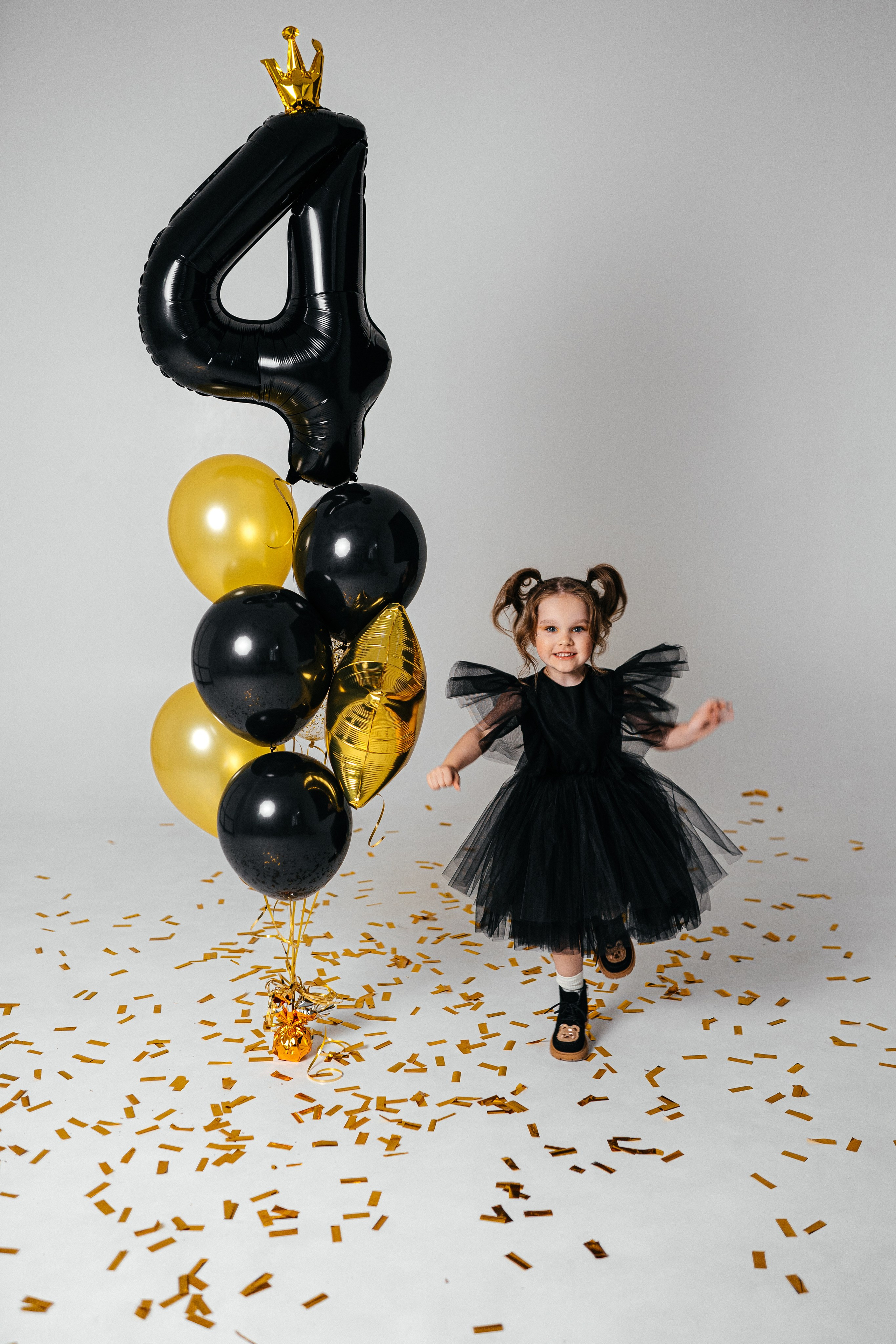 Фотосессия для девочки в платье. Фотограф Ким Наталья в Красноярске