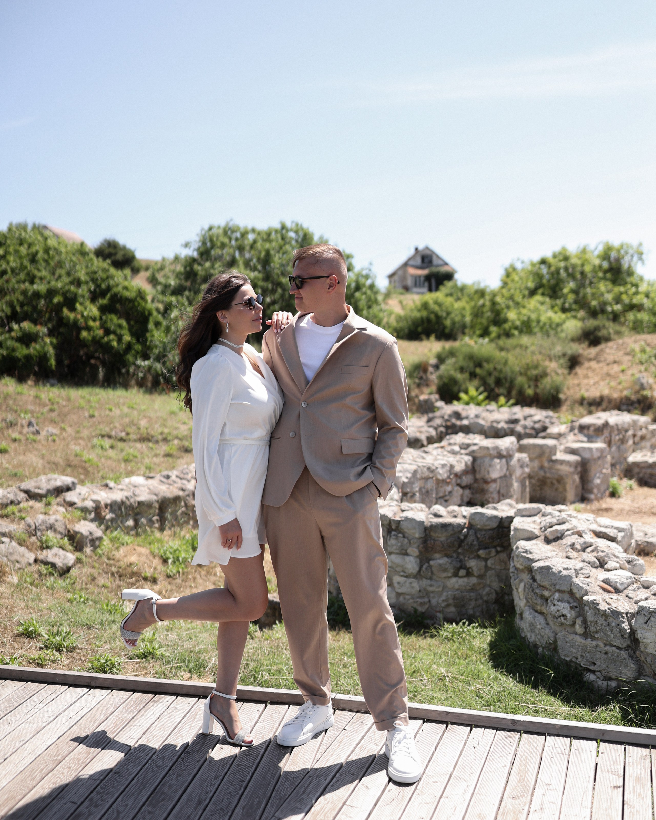 Роспись и прогулка в старом Херсонесе. Фотограф в Севастополе и Крыму Артем Волобуев