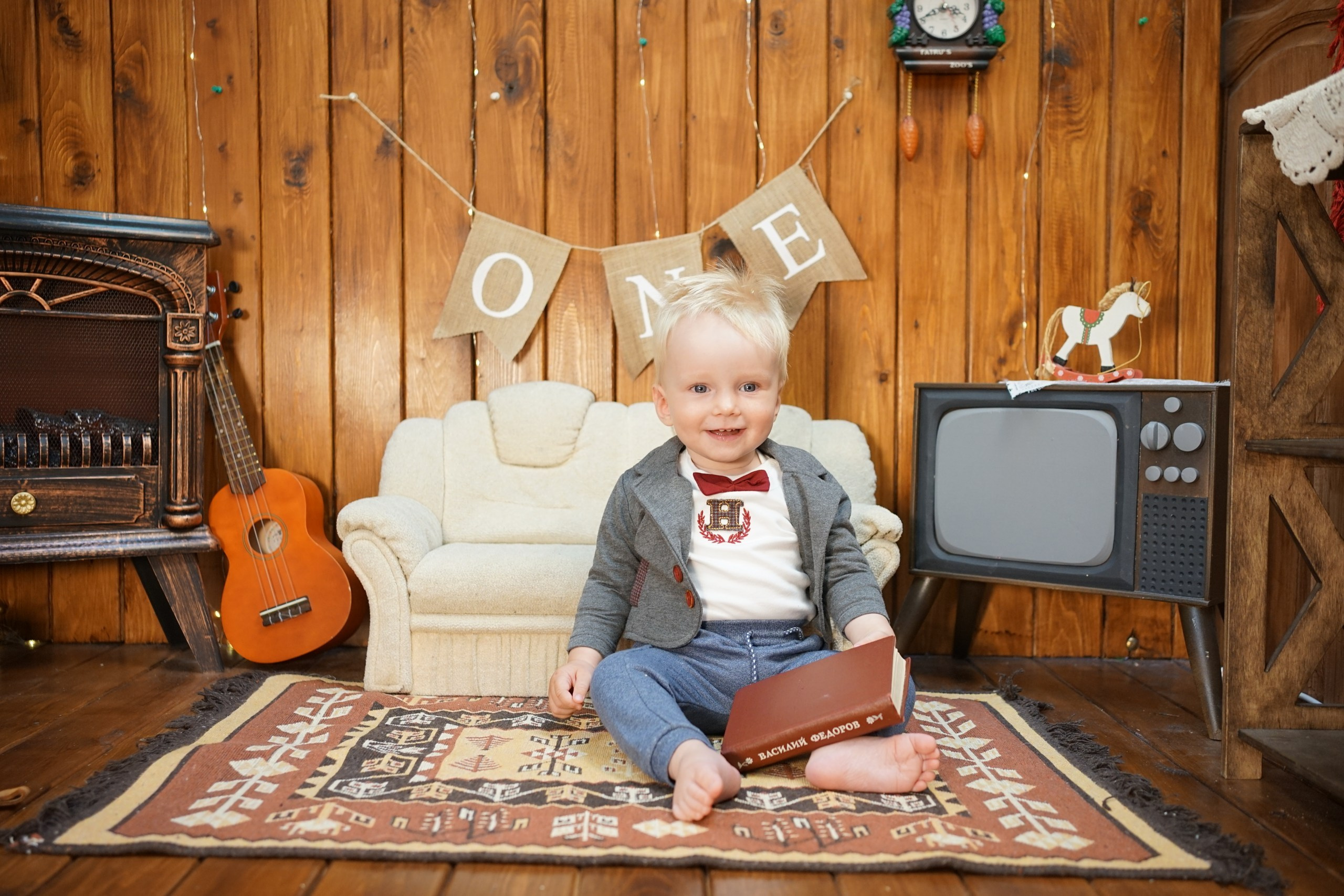 Деревянный Подиум. Детская Фотостудия ГОДОВАСИКИ в Санкт-Петербурге фотосесия на годик