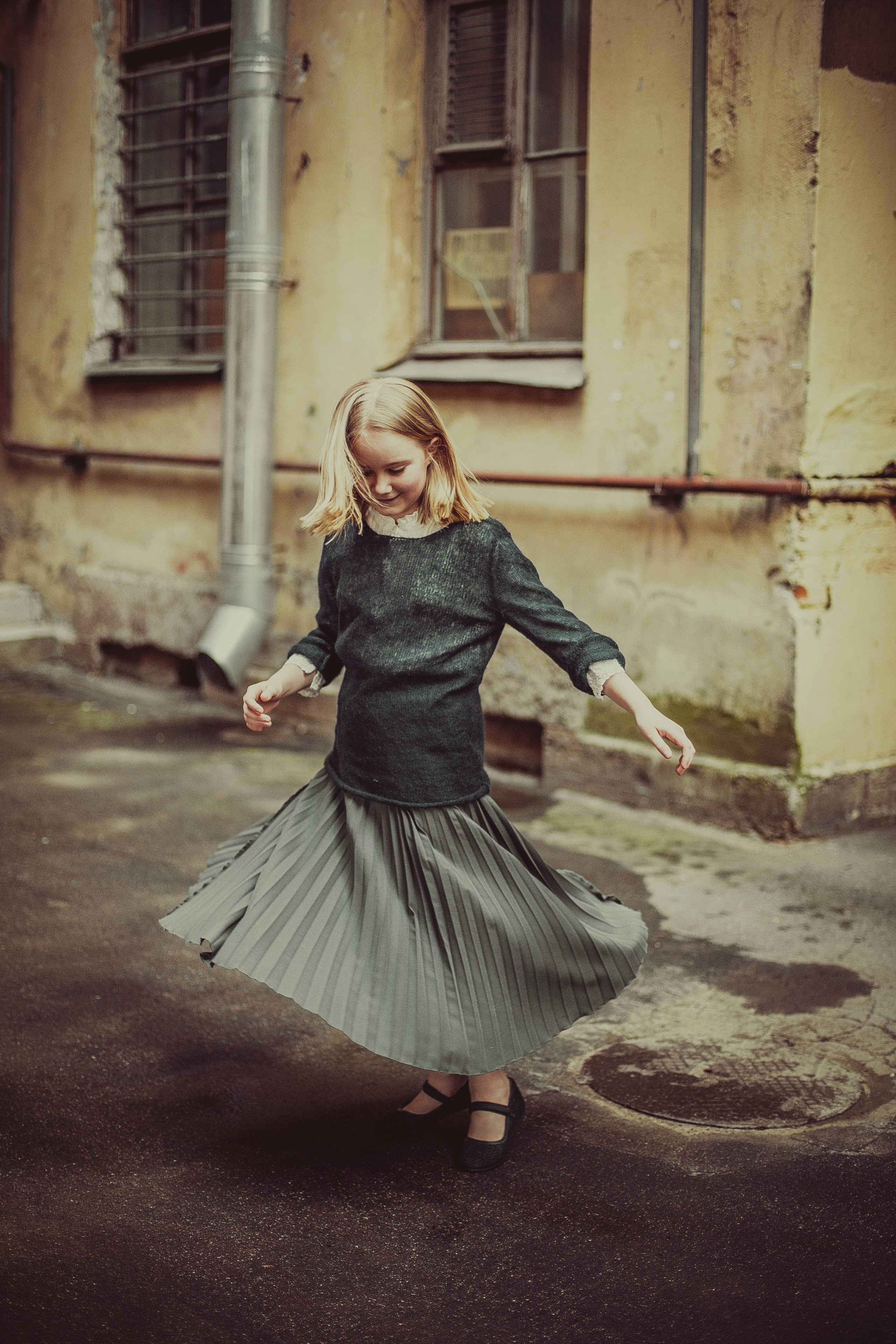 Уличный портретный фотосет для маленькой девочки. Детский, свадебный и семейный фотограф Юлия Курбатова, Санкт-Петербург