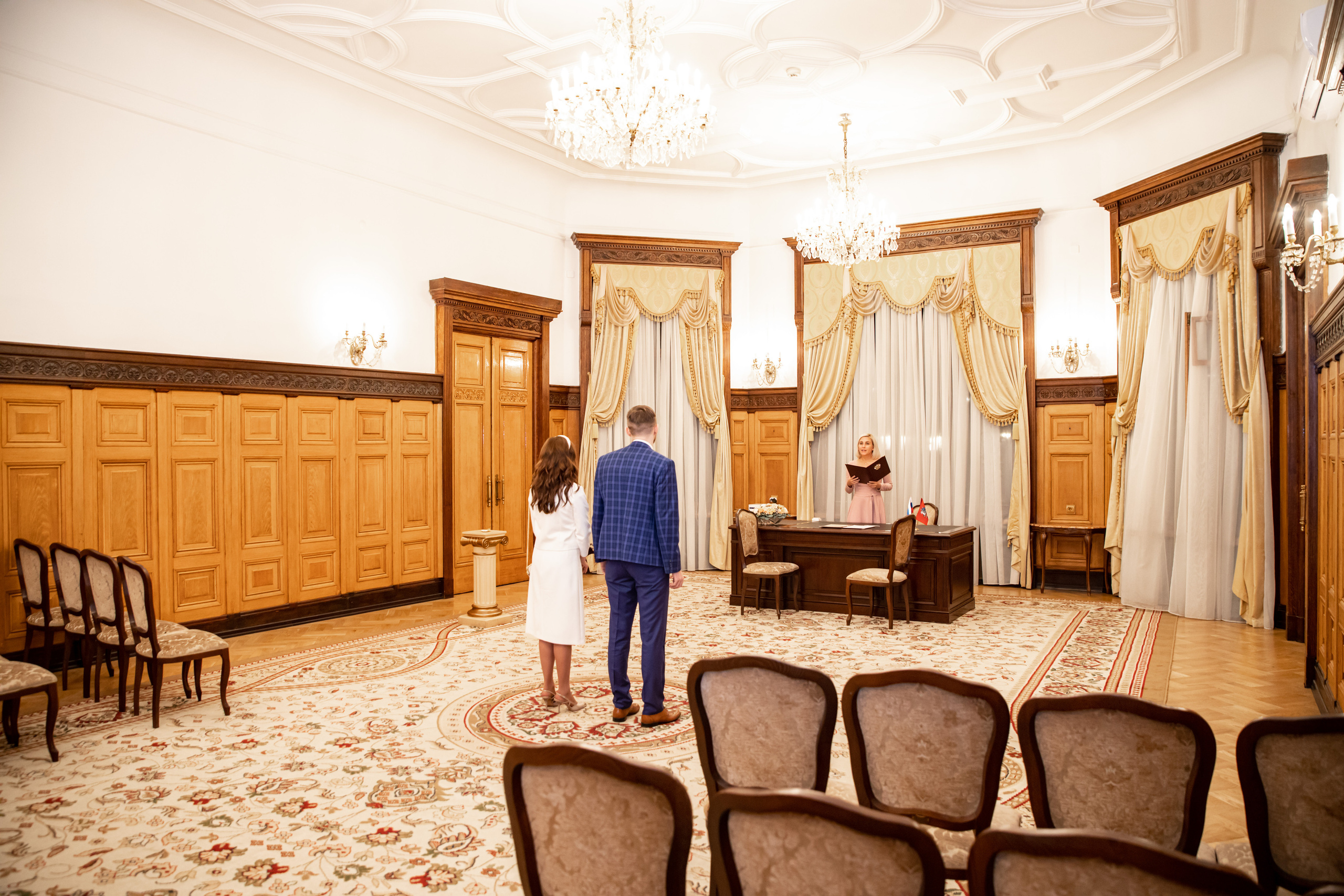 Ночная регистрация брака. Ведущий на праздник в Москве / Денис Аганин