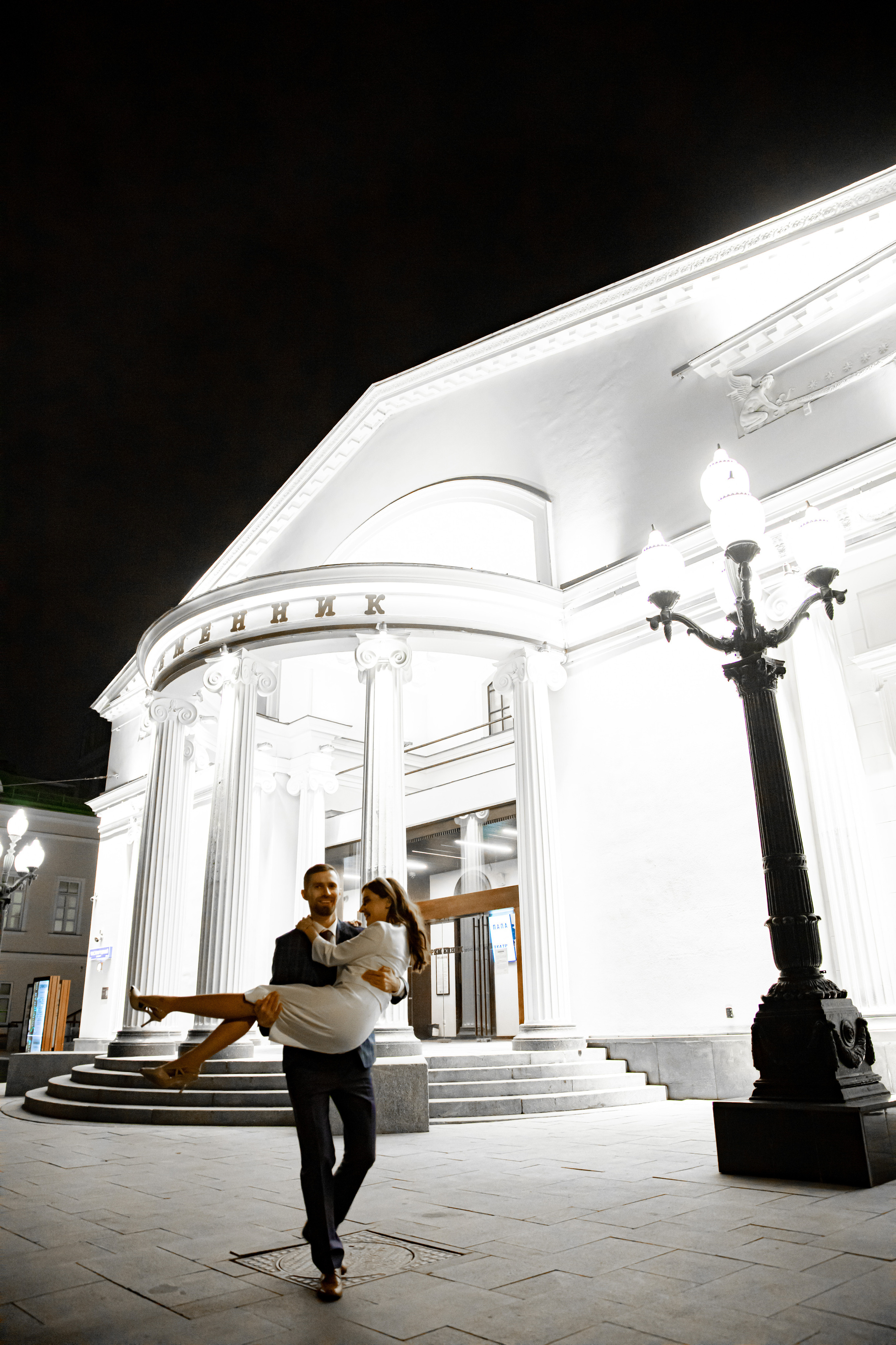 Ночная регистрация брака. Ведущий на праздник в Москве / Денис Аганин